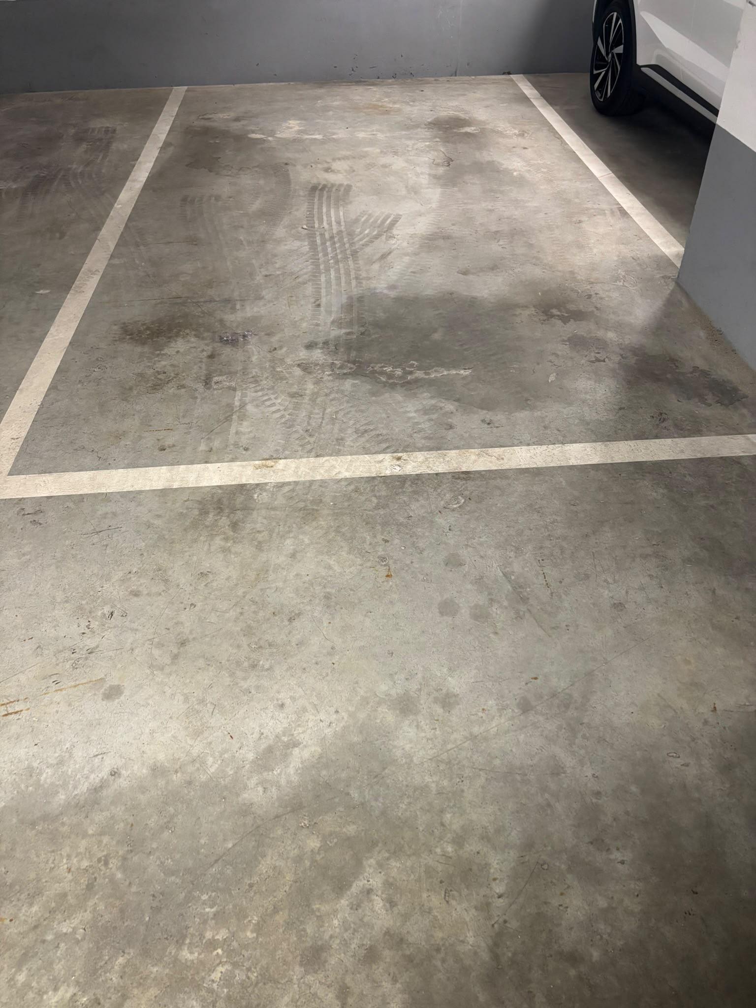 PLACE DE PARKING À LOUER – DISPONIBLE IMMÉDIATEMENT