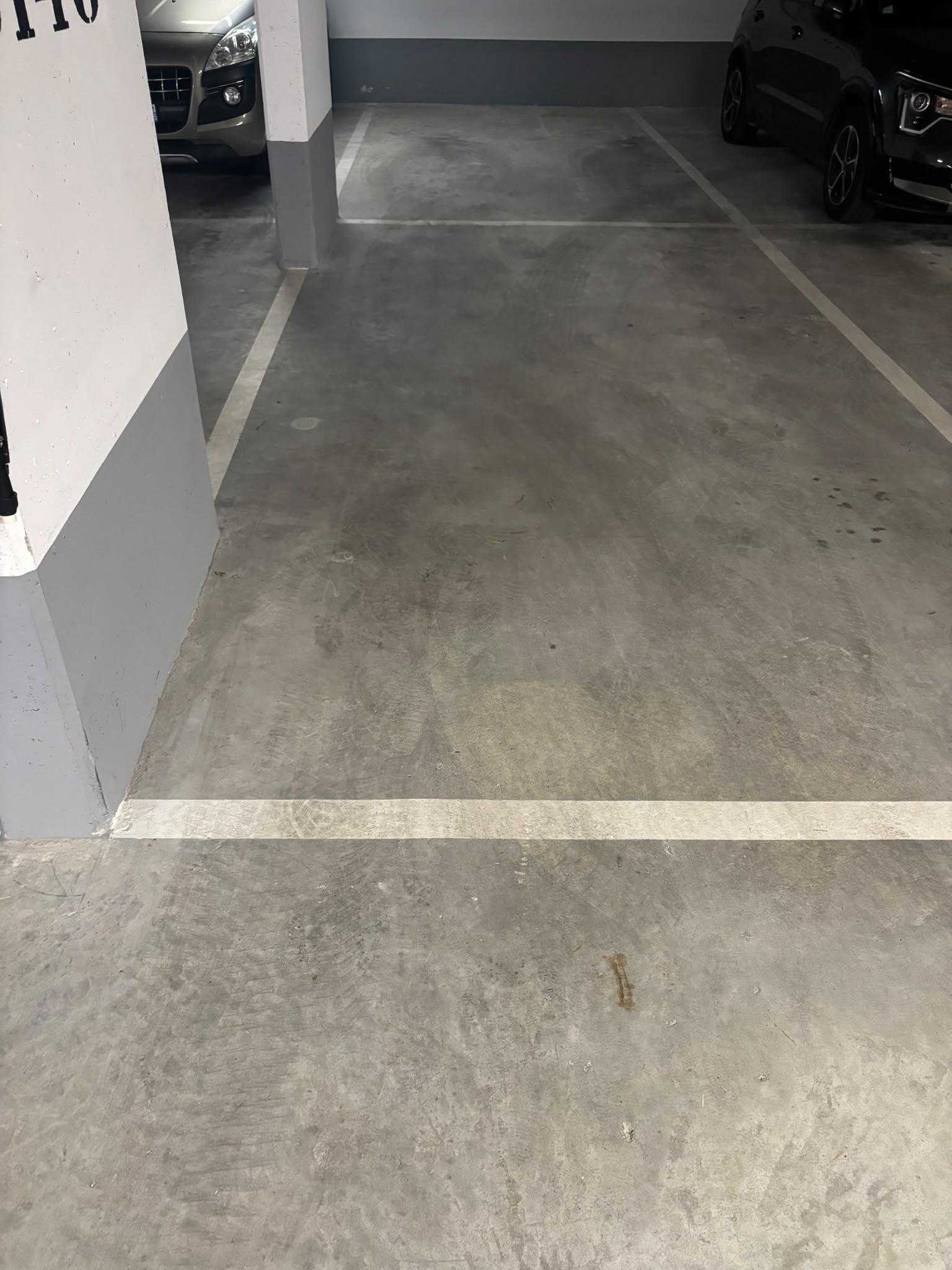 2 places de parking en enfilade disponible immédiatement