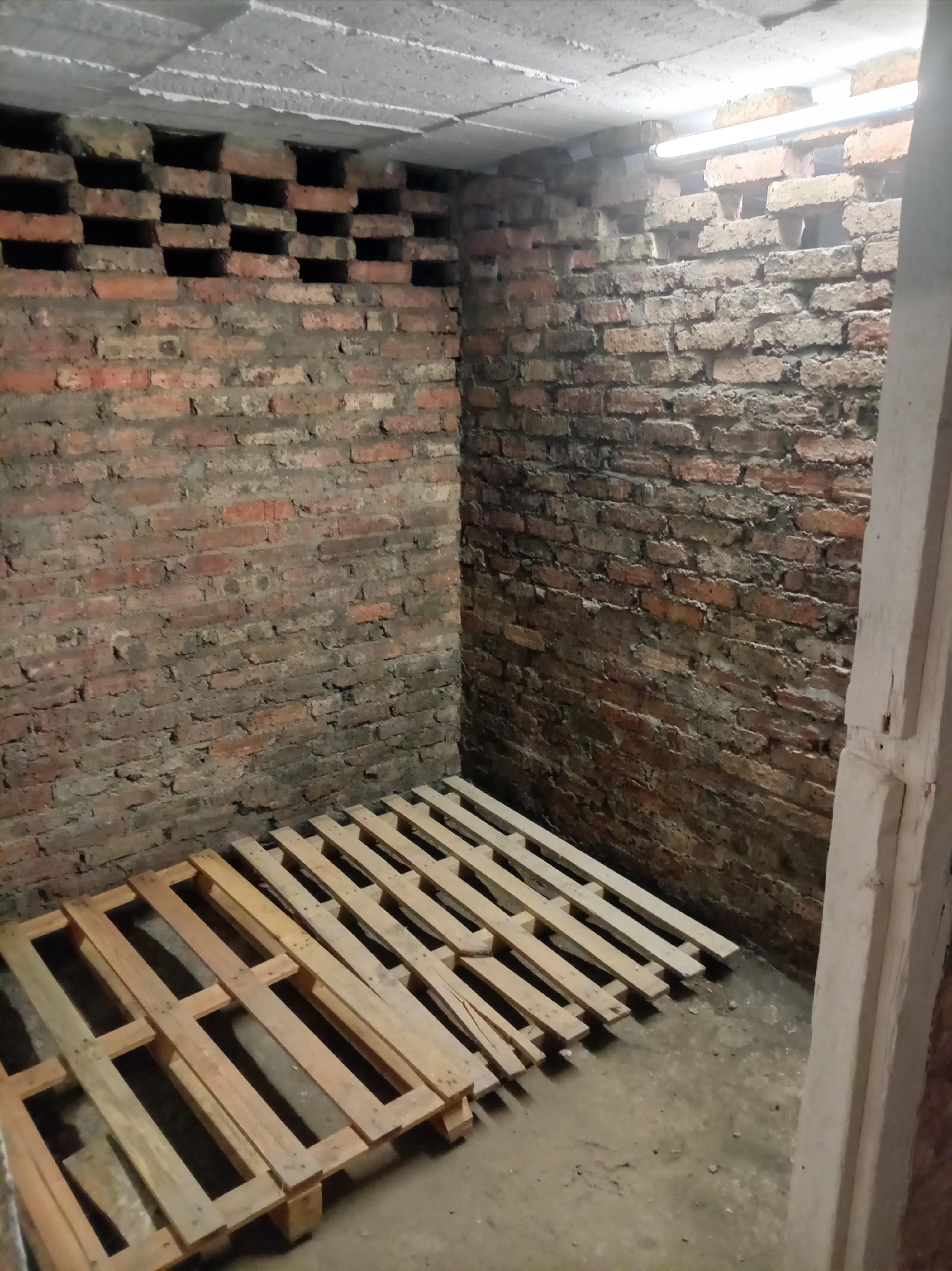 Double cave - saine - immeuble moderne