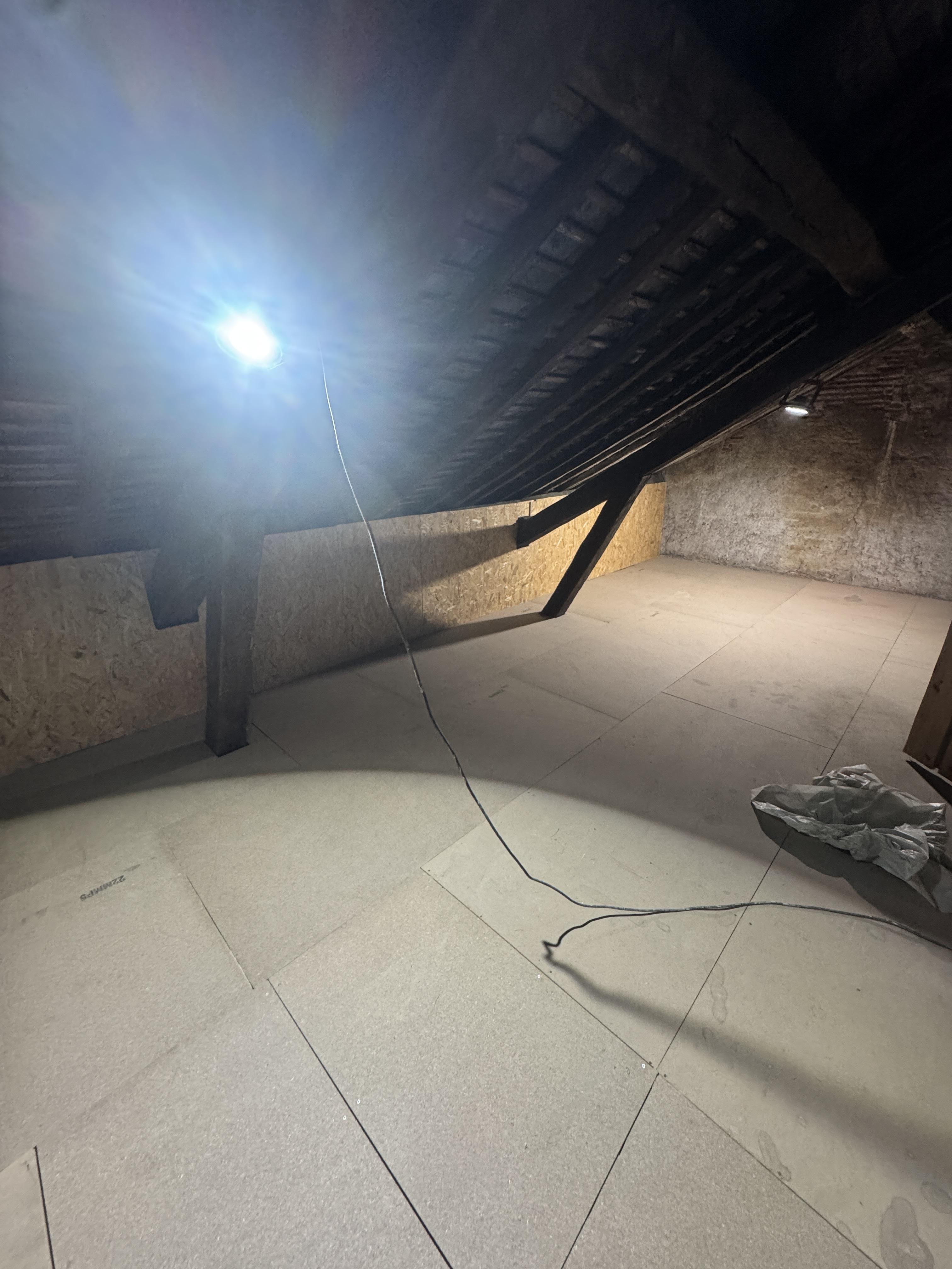 Grenier sécurisé – 32 m² – Nantes hyper