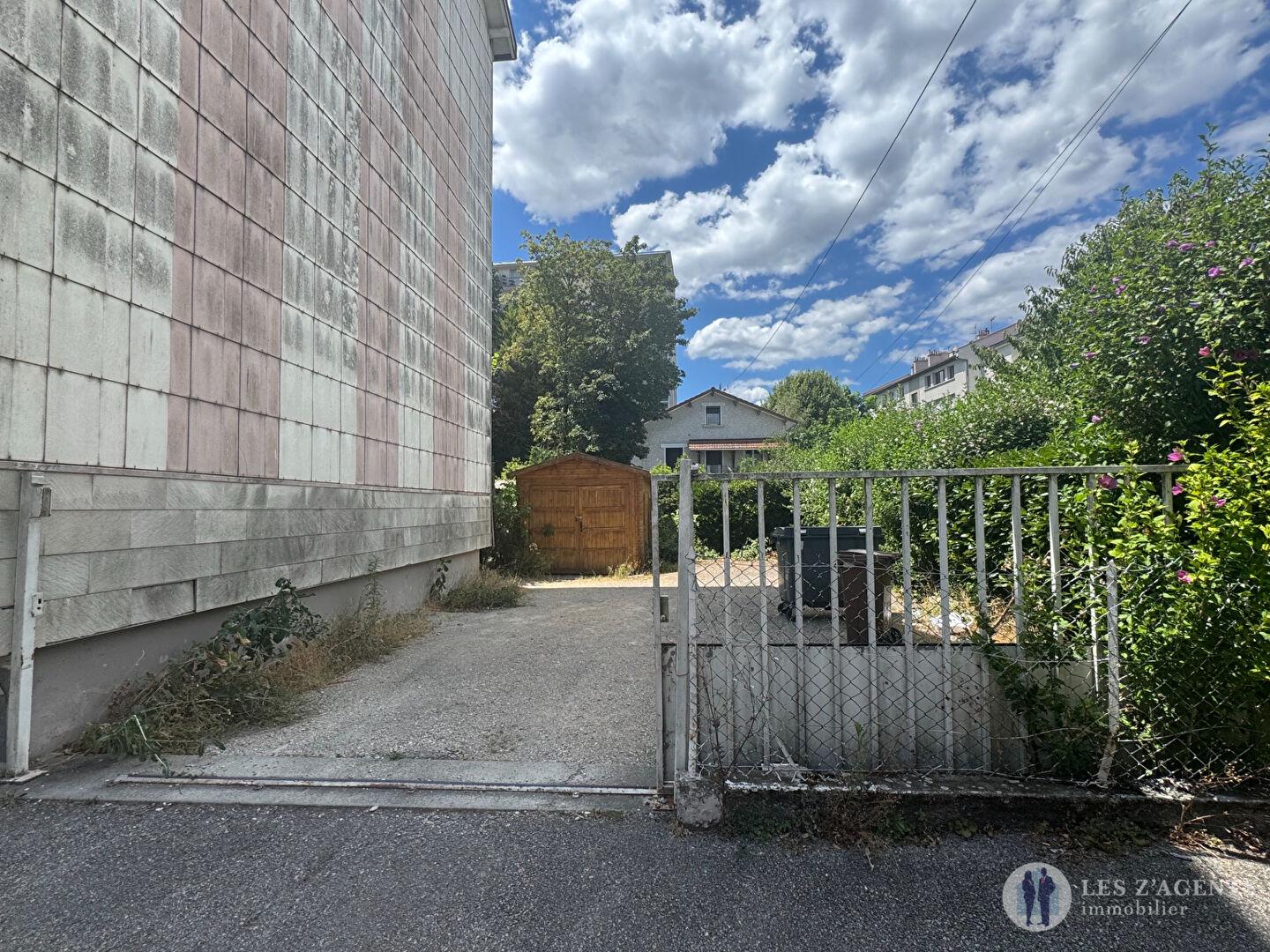 Local fermant à clé de 40 m² +