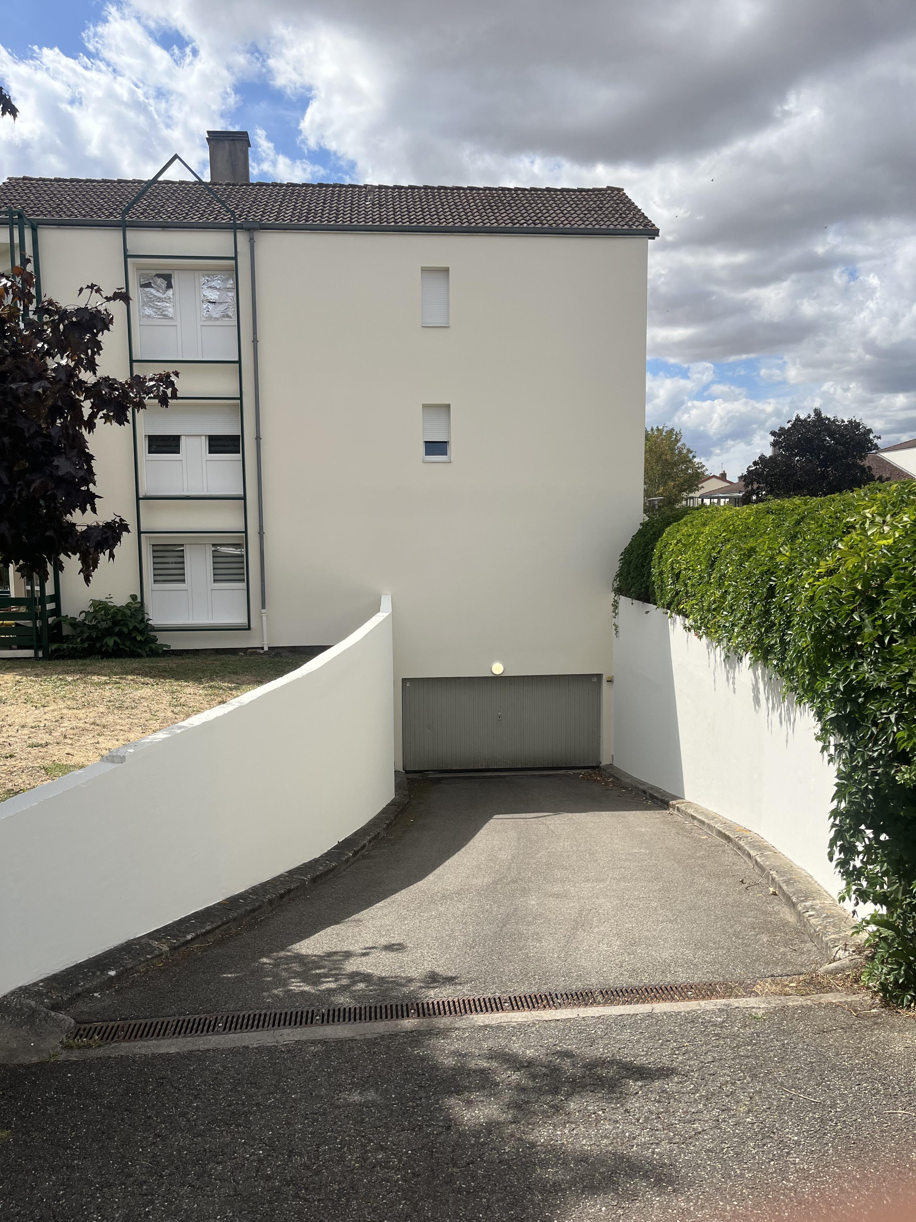 Garage/box 15m² à Peltre