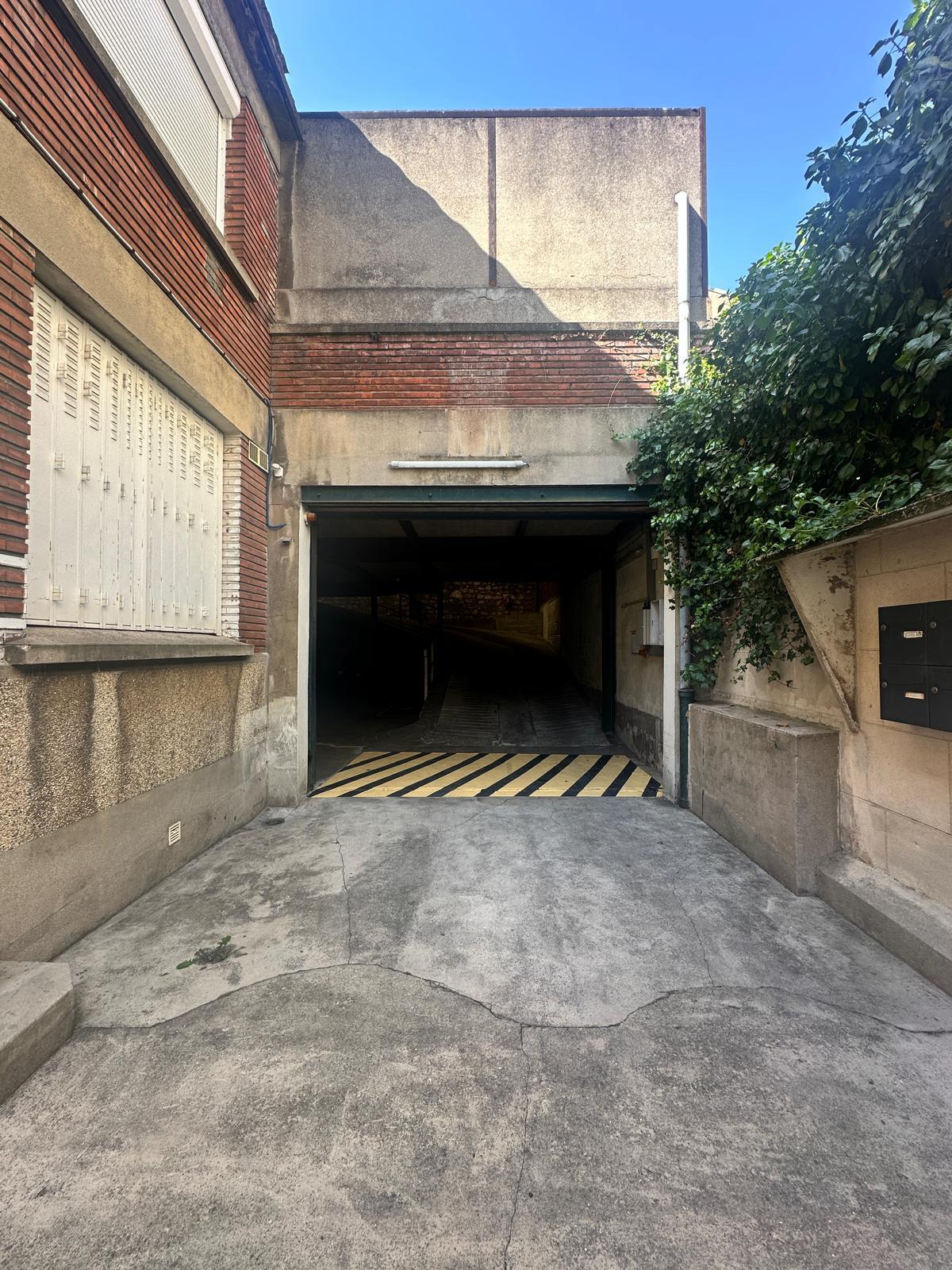 Box de stockage - Garde meuble - Parking