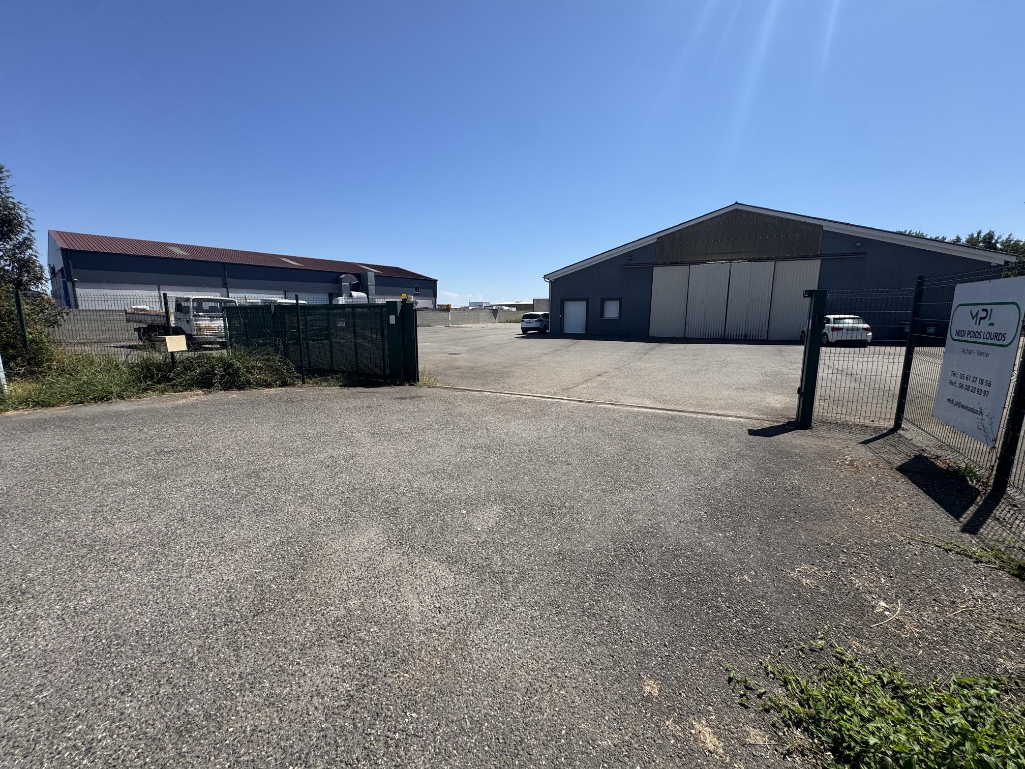 STOCKAGE SÉCURISÉ – VÉHICULES, MARCHANDISES ET MATÉRIEL –