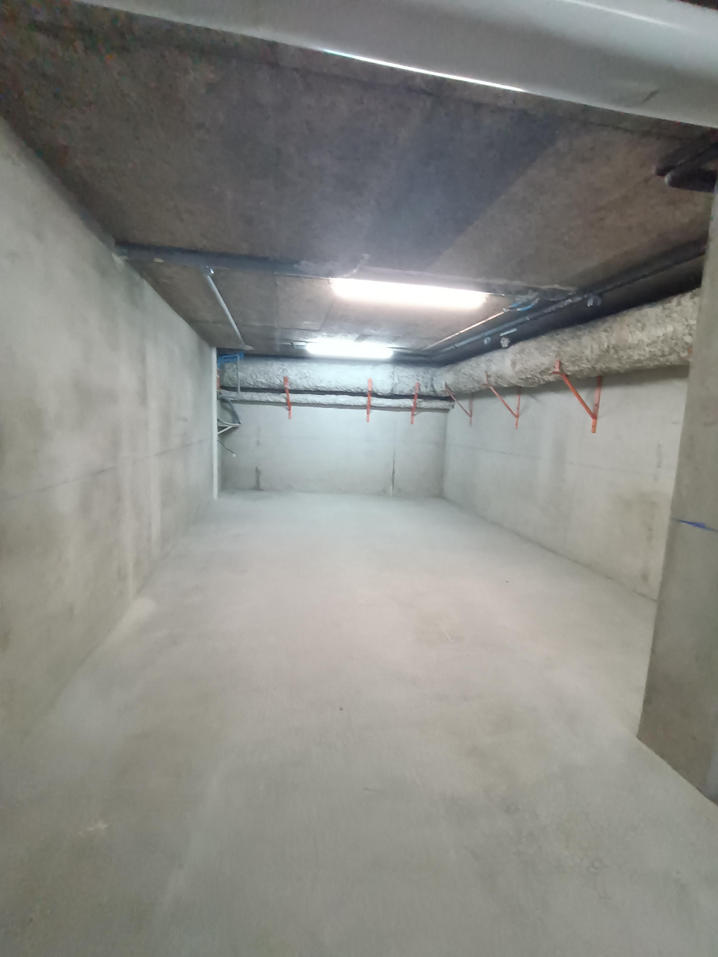 Local / Box / Stockage / Cave /