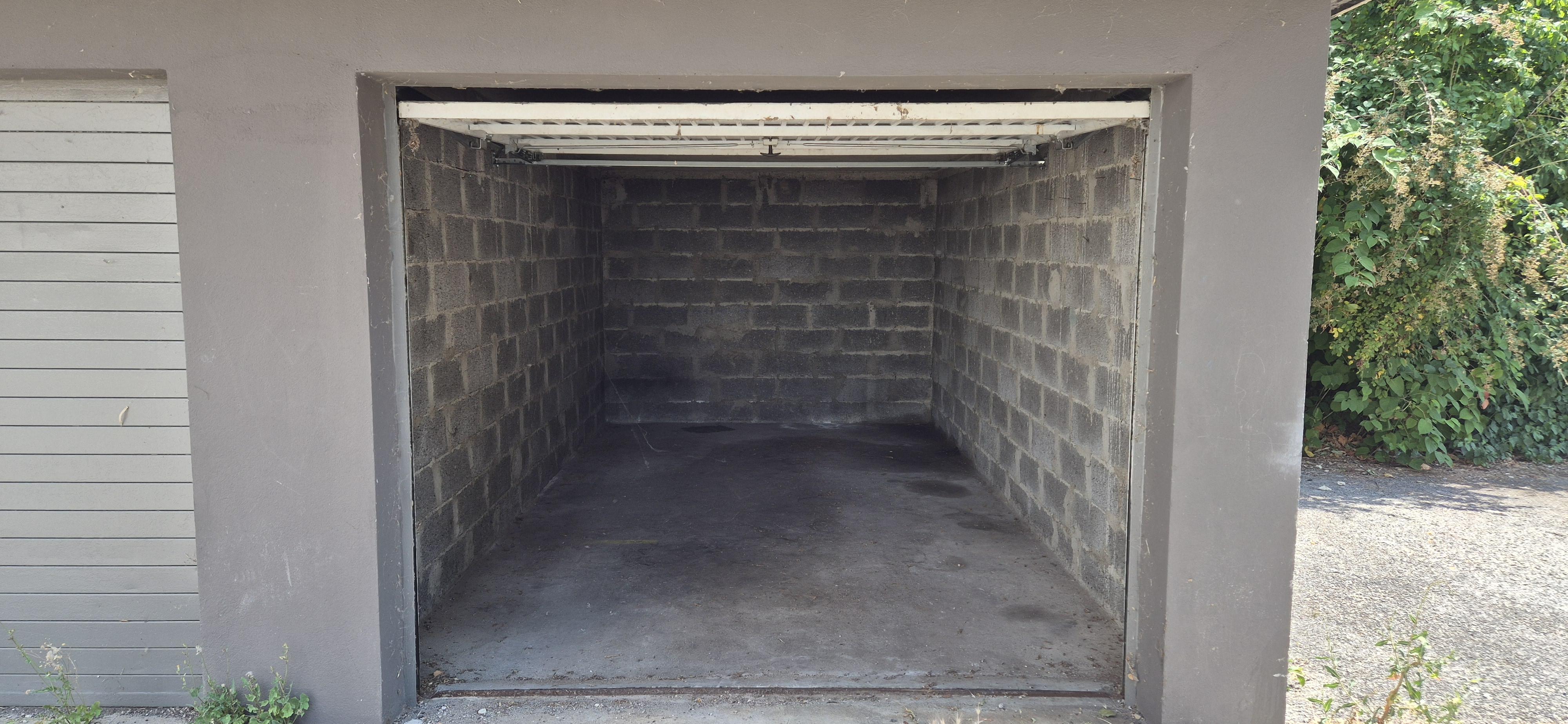 Garage/Box 15m² à Voiron