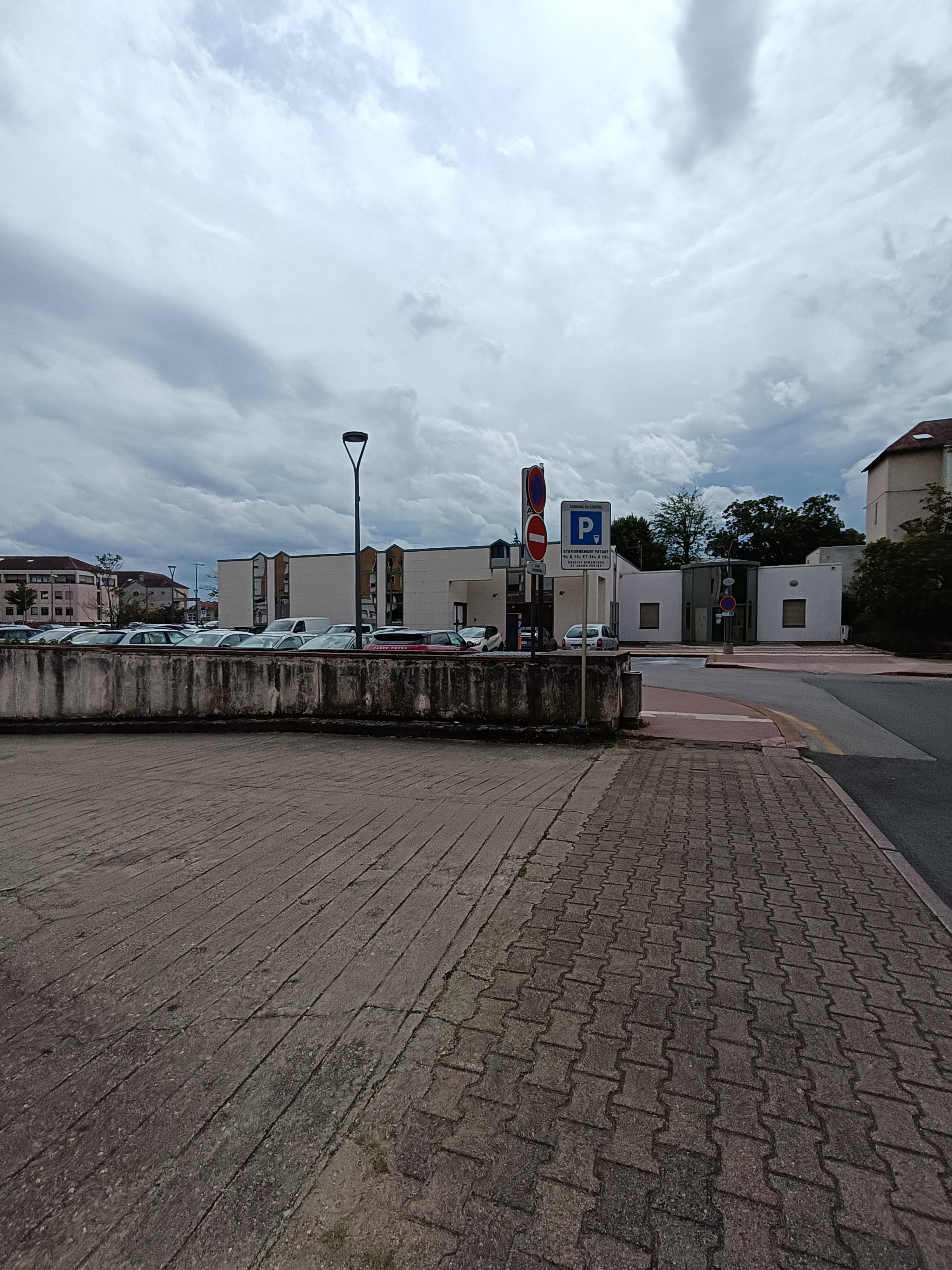 Local / Box / Stockage / Cave /