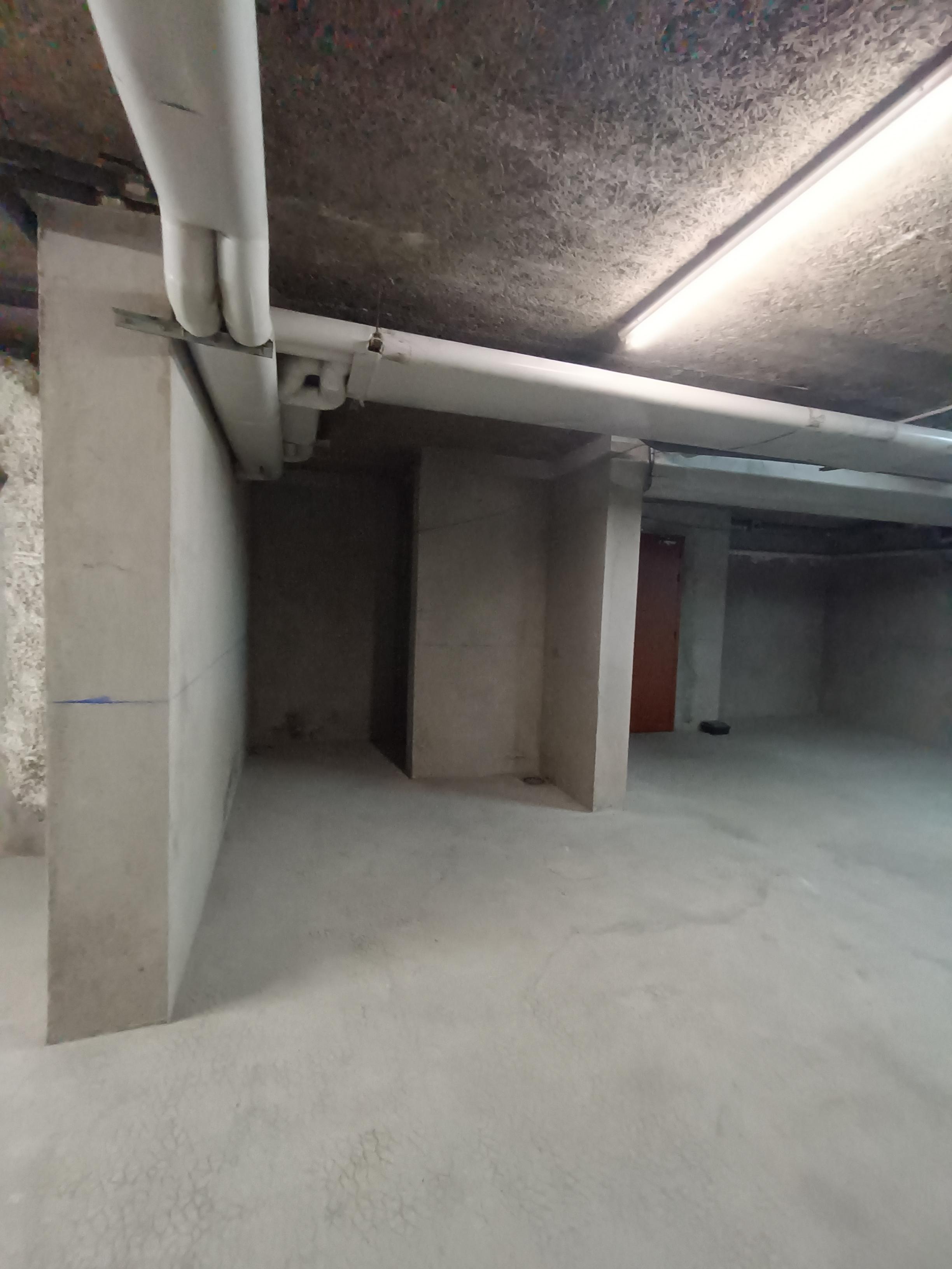 Local / Box / Stockage / Cave /