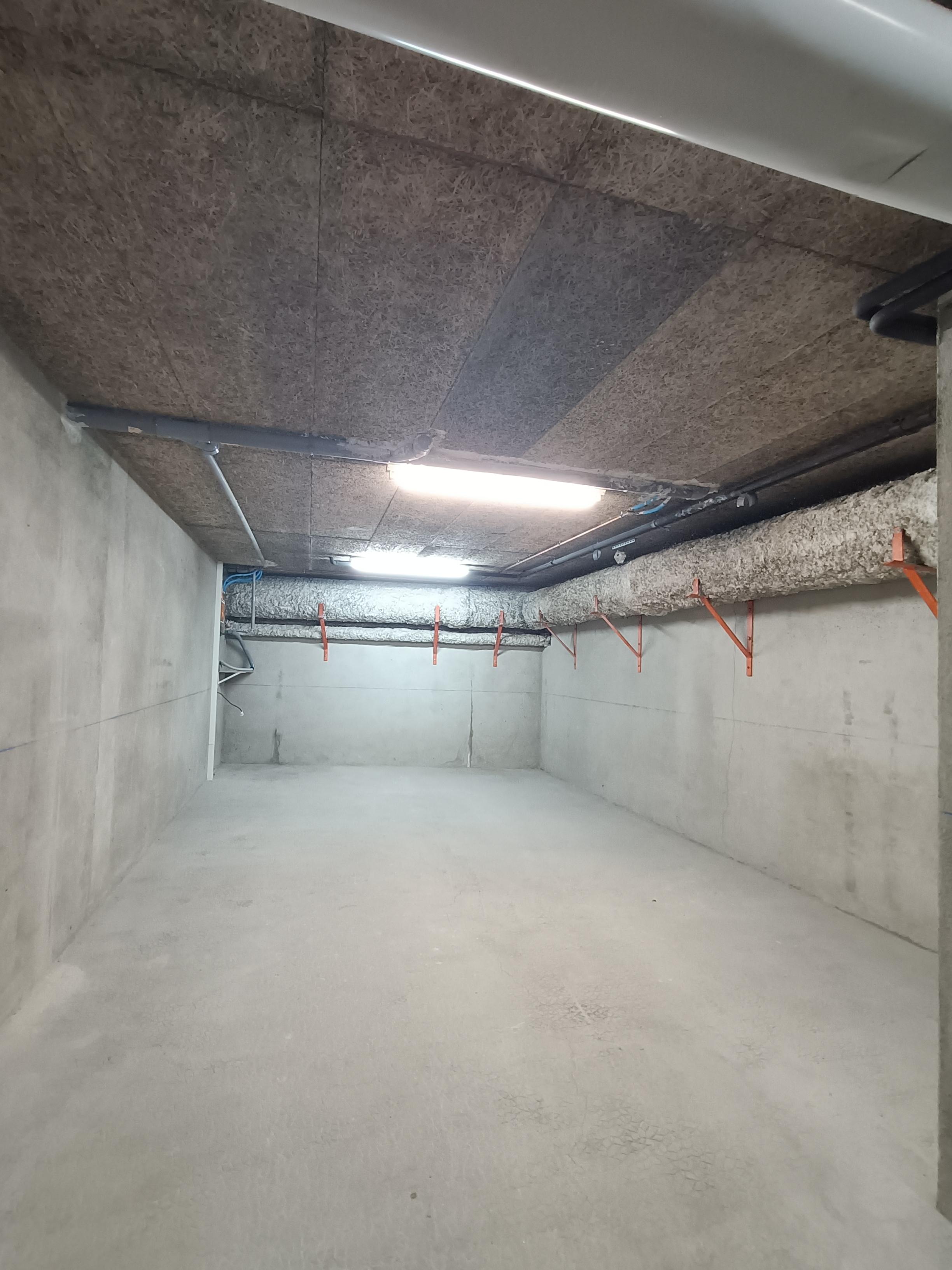 Local / Box / Stockage / Cave /