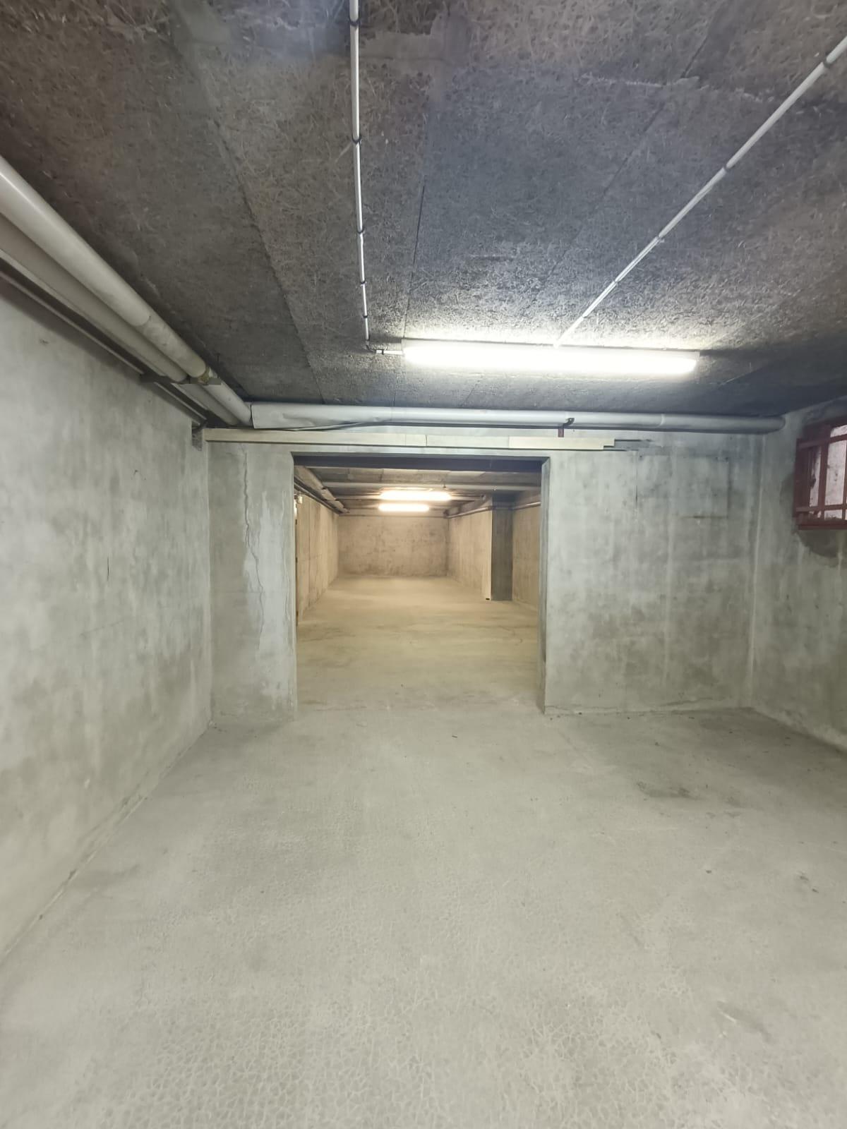 Local / Box / Stockage / Cave /