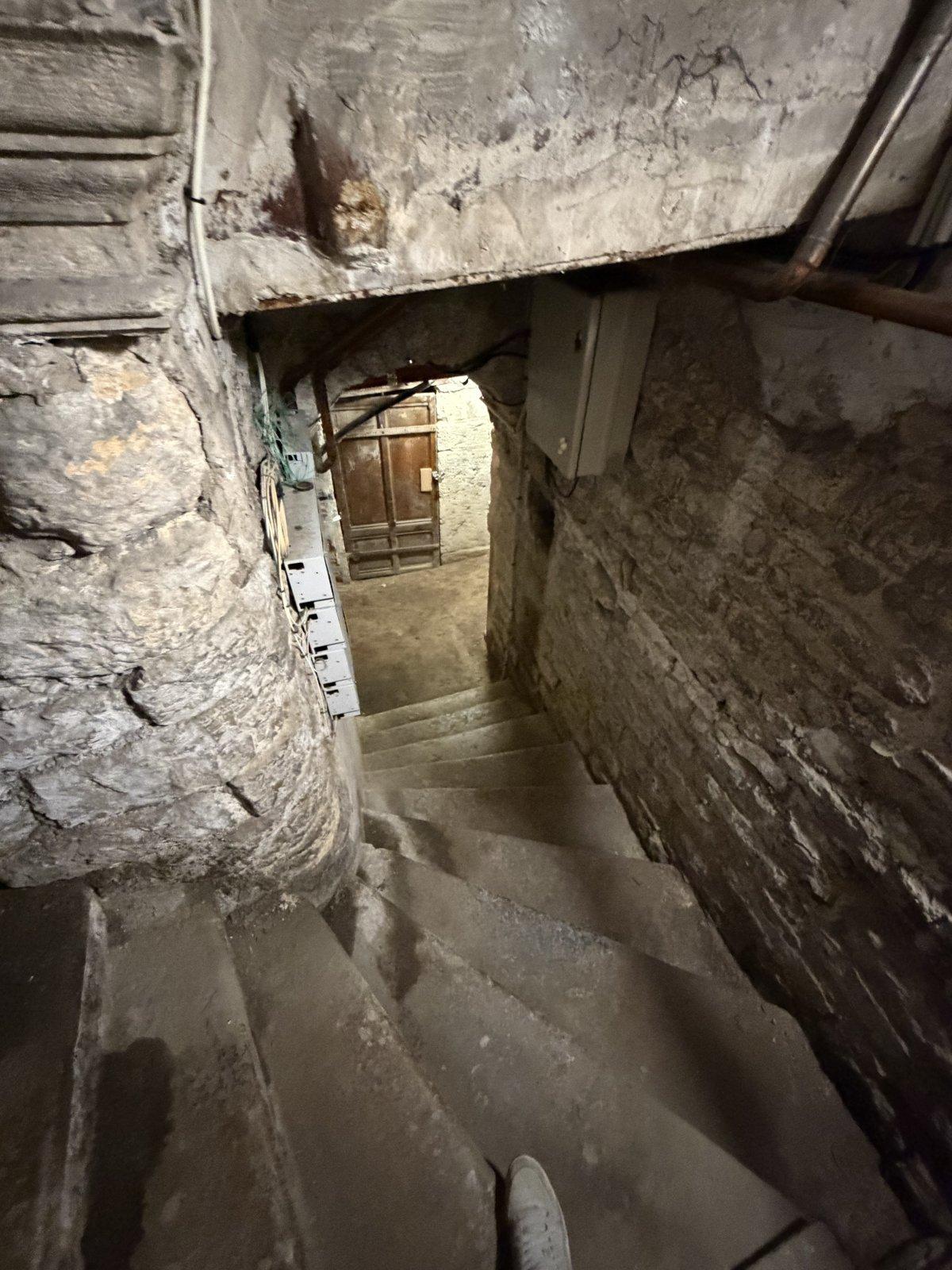 Cave privative 10 m² avec électricité - rue