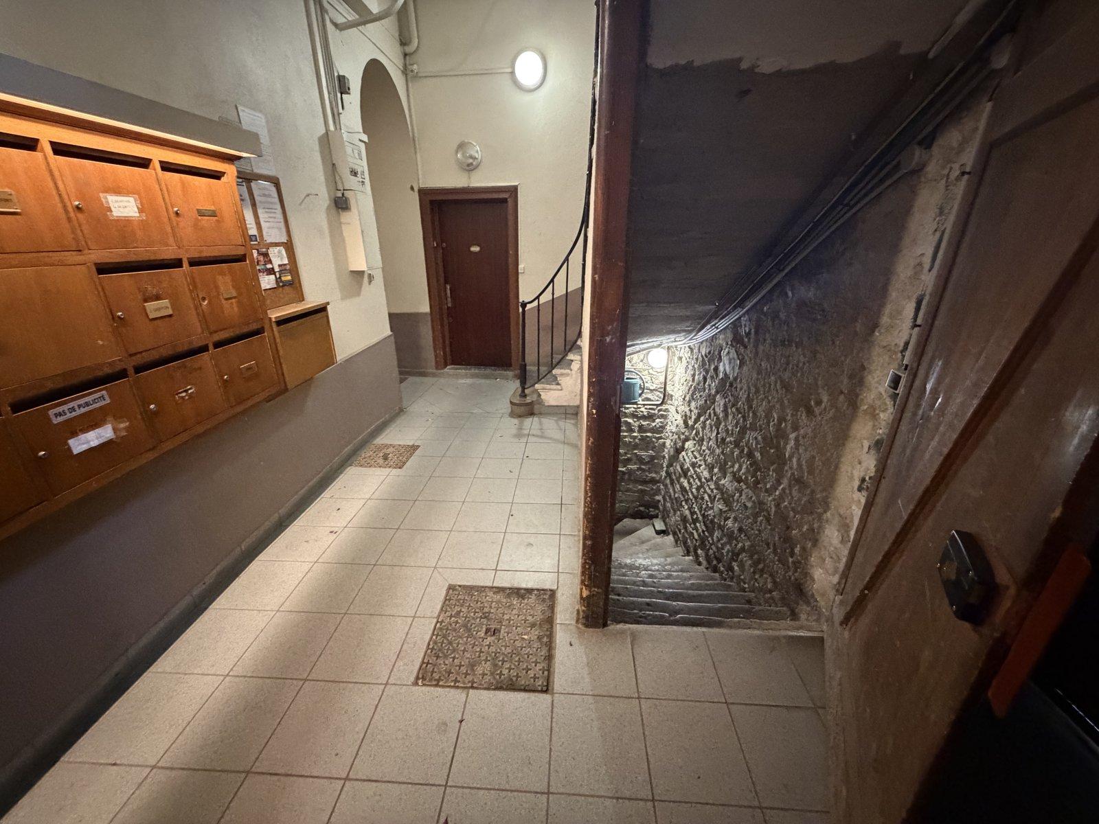 Cave privative 10 m² avec électricité - rue