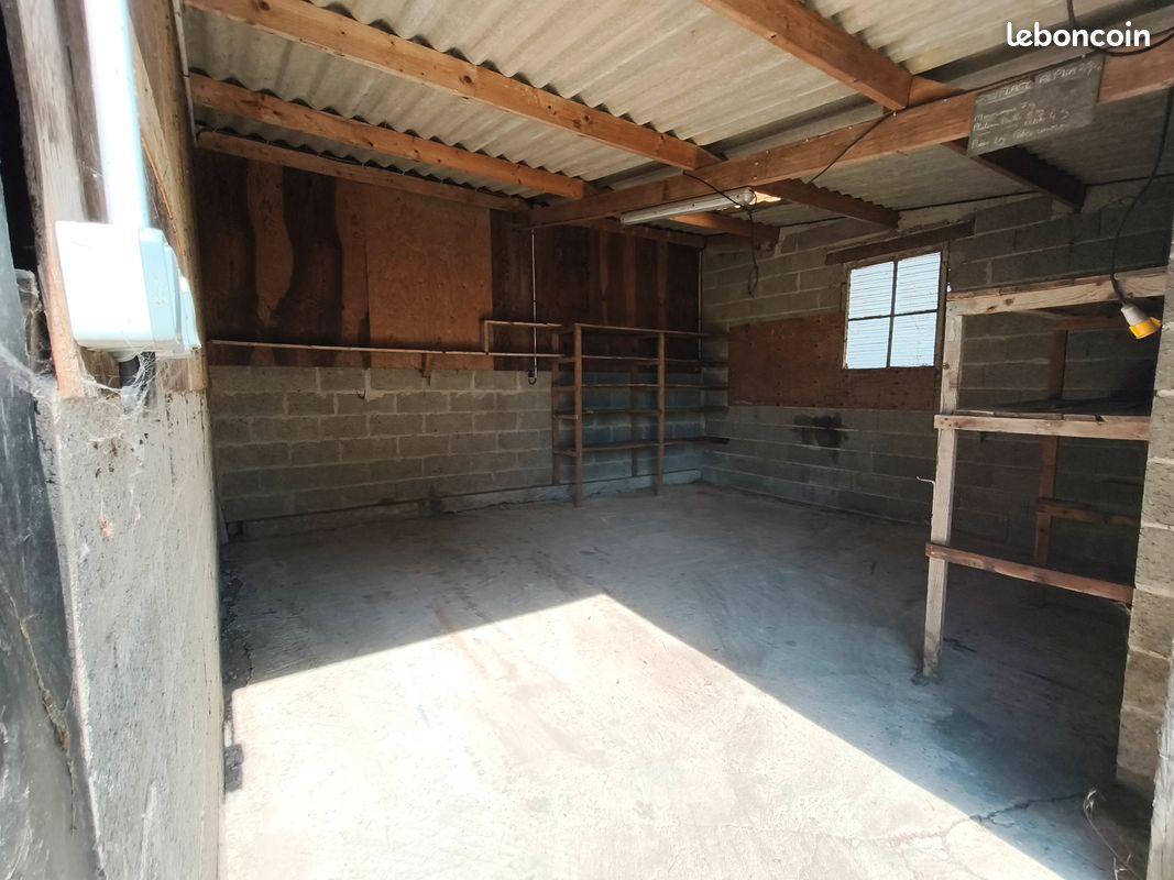 ESPACE DE STOCKAGE SÉCURISÉ DE 28 M² À