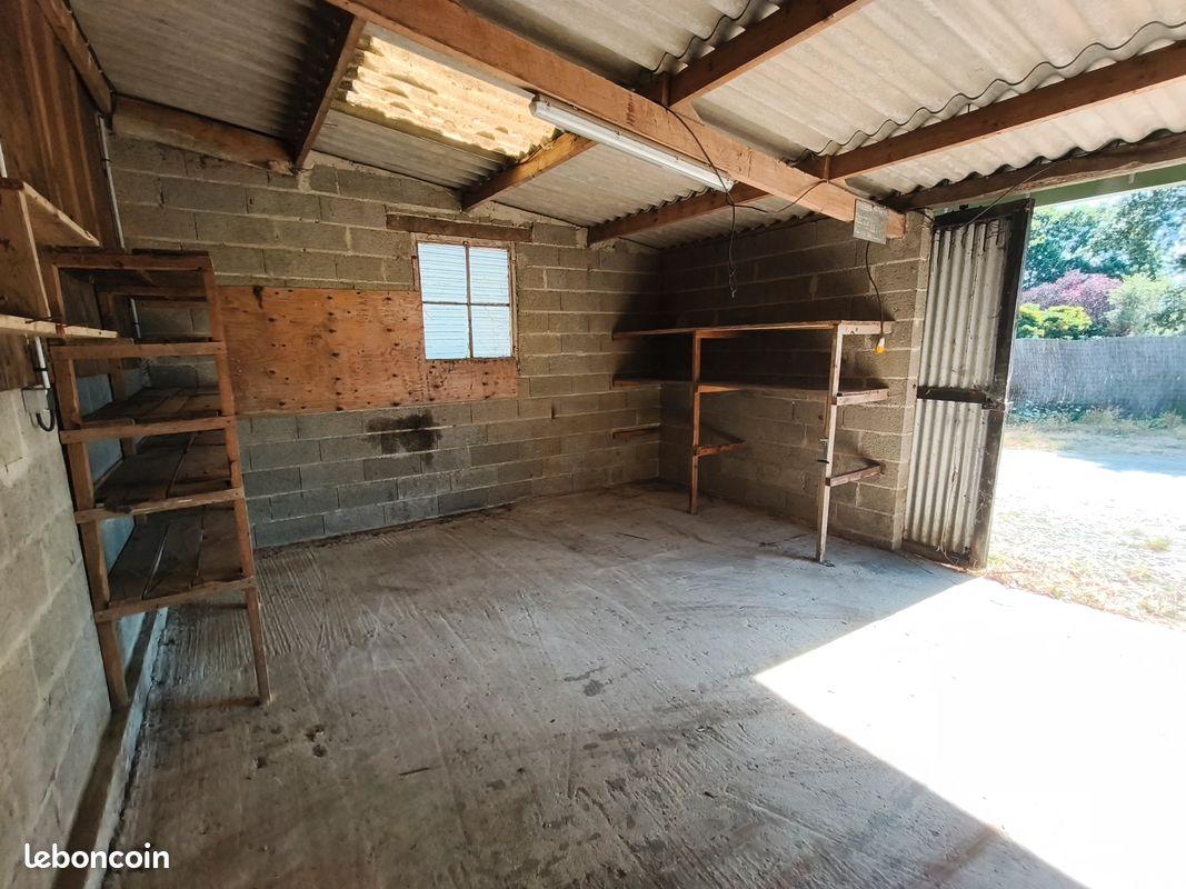 ESPACE DE STOCKAGE SÉCURISÉ DE 28 M² À