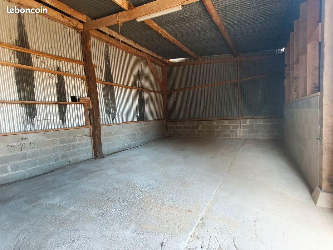 ESPACE DE STOCKAGE SÉCURISÉ DE 55 M² À