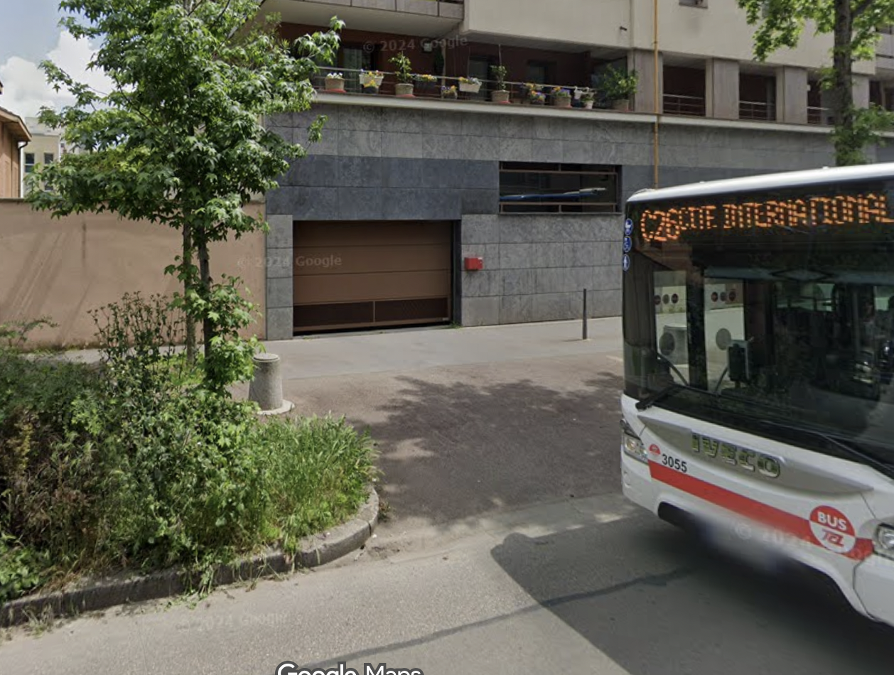 GRAND GARAGE FERMÉ 22M2 SÉCURISÉ