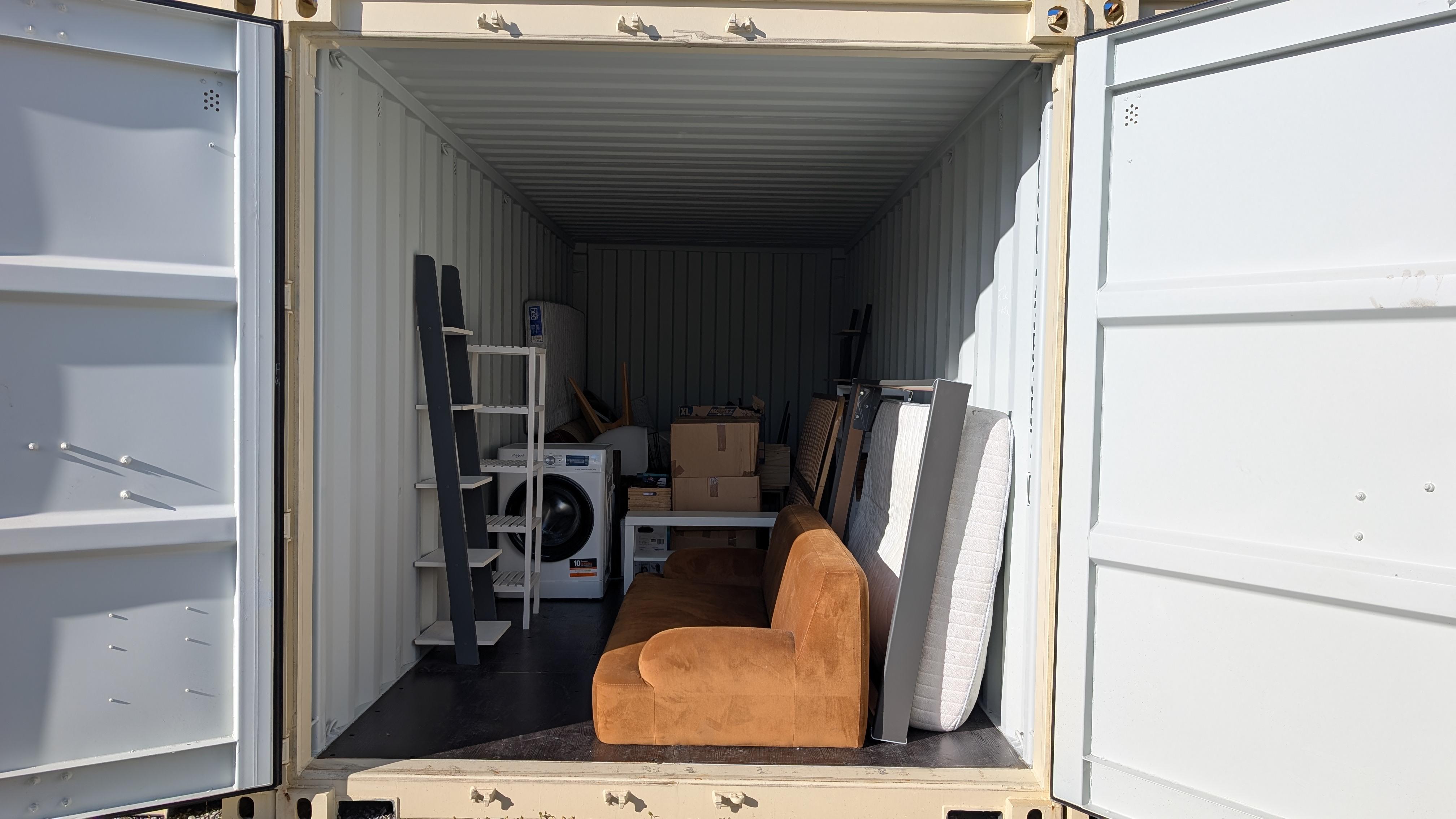BOX DE STOCKAGE 14 m² LARAGNE MONTEGLIN
