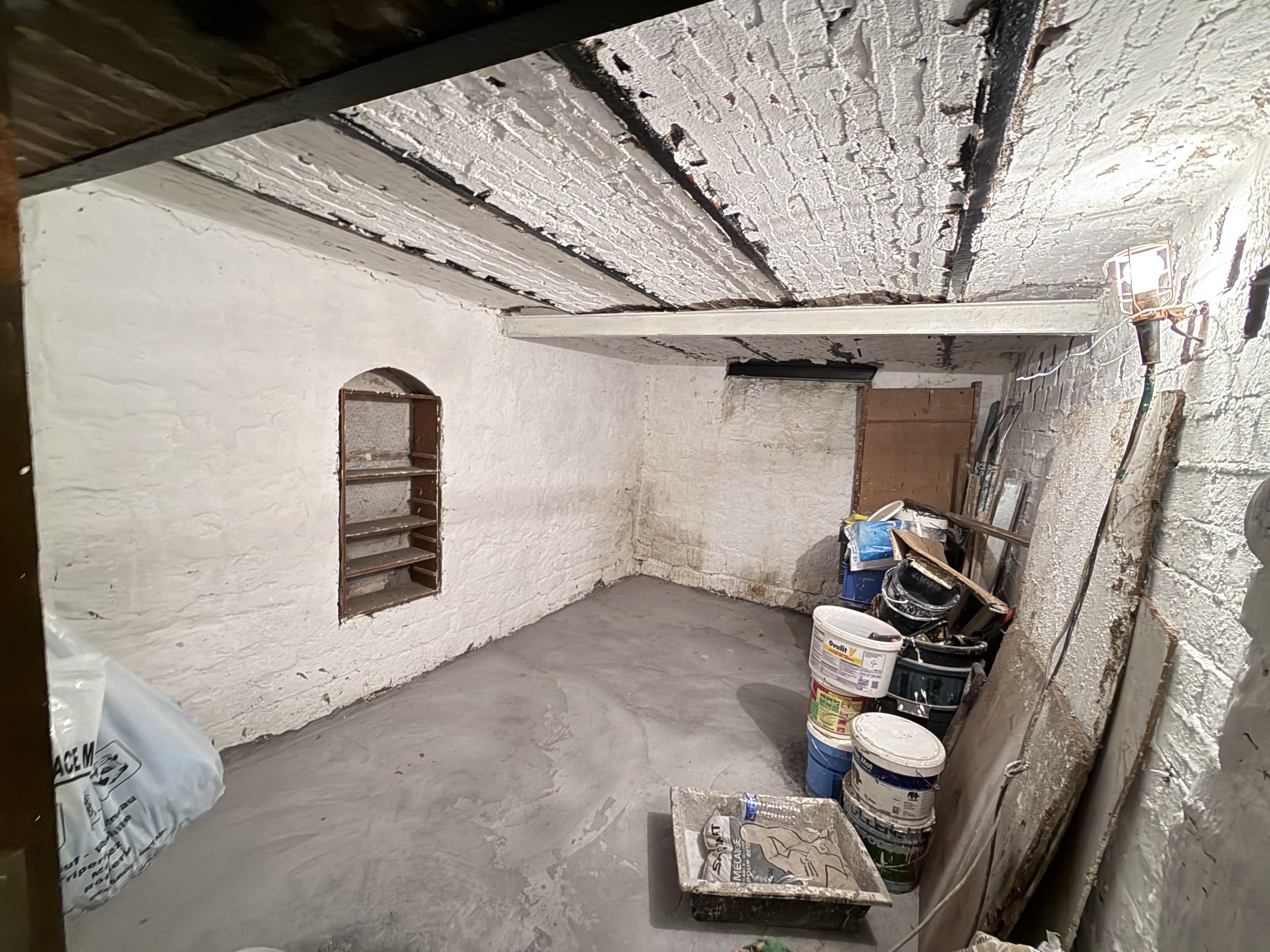 Cave 14 m² – Propre & sécurisée –