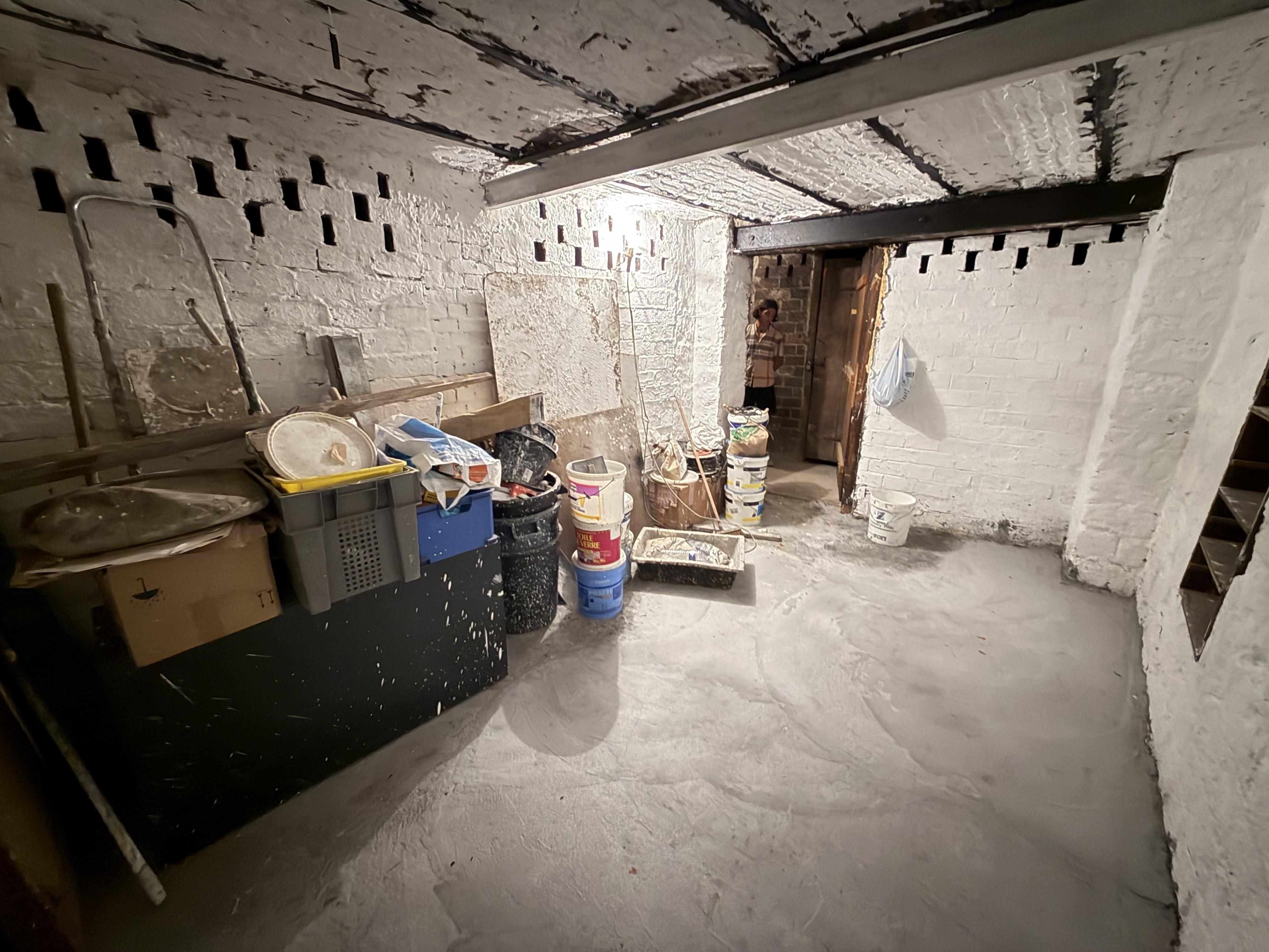 Cave 14 m² – Propre & sécurisée –