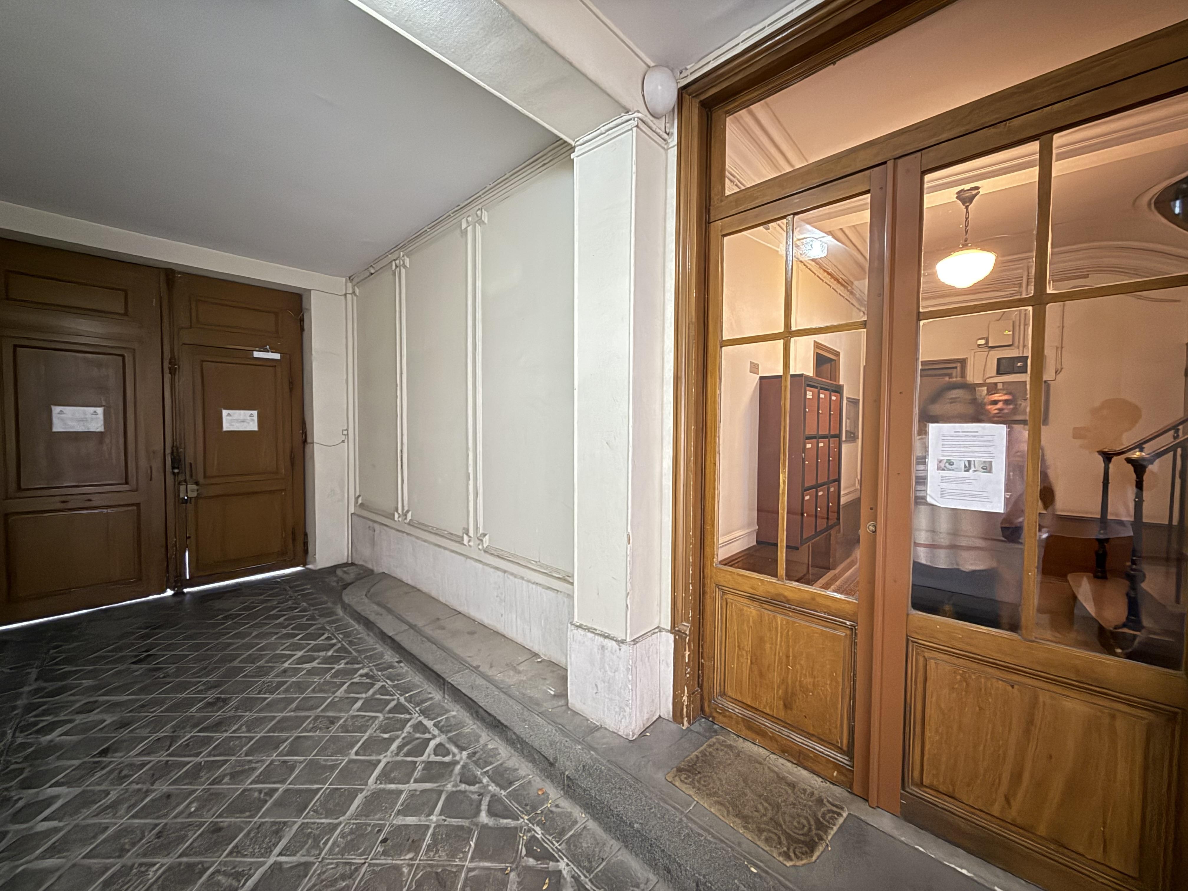 Cave 14 m² – Propre & sécurisée –