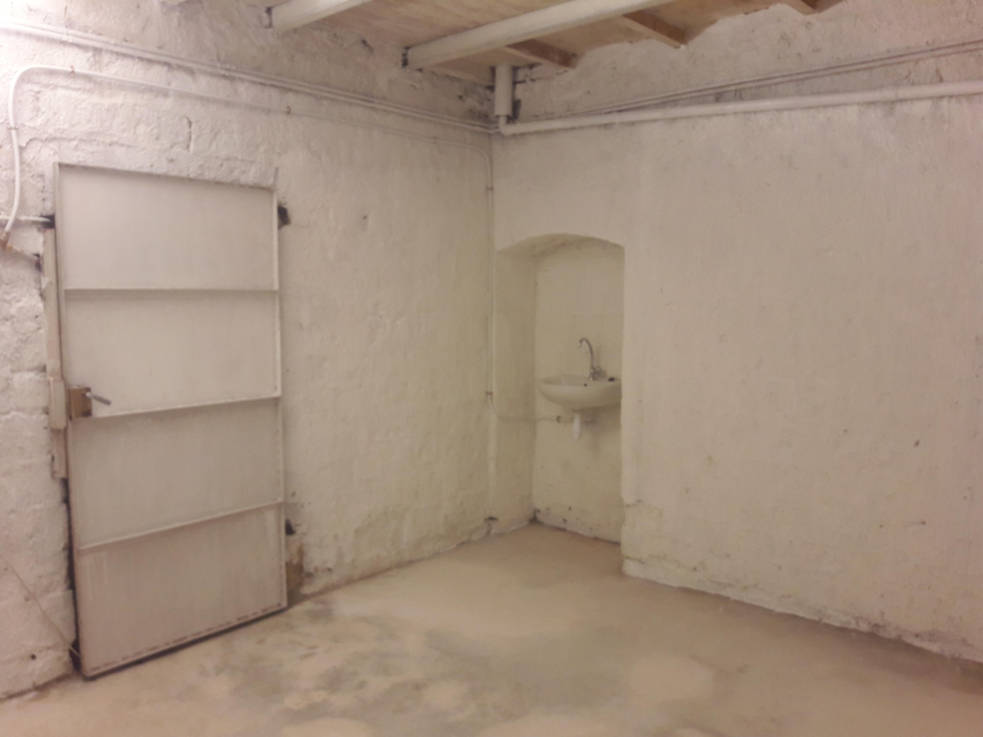 Cave saine et sèche 15 m² Paris 10e.