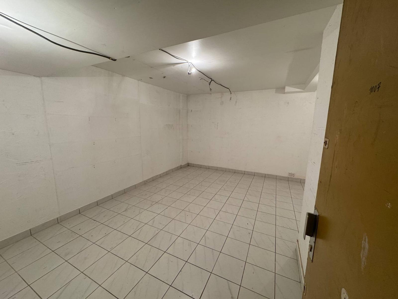 2 Caves de 20m2 et 22m2 à Créteil