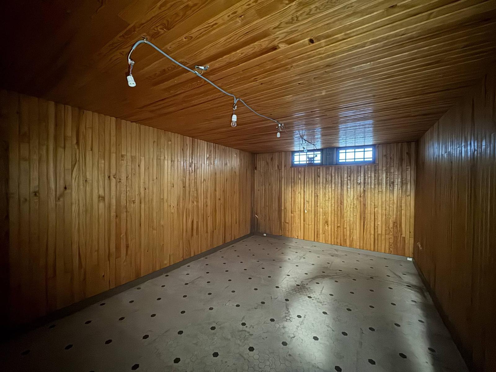 2 Caves de 20m2 et 22m2 à Créteil