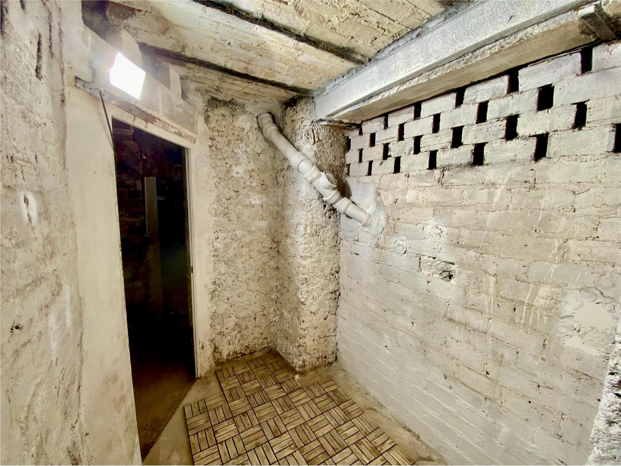 Cave (4,64m2) - Parc Montsouris (14e) - Disponible