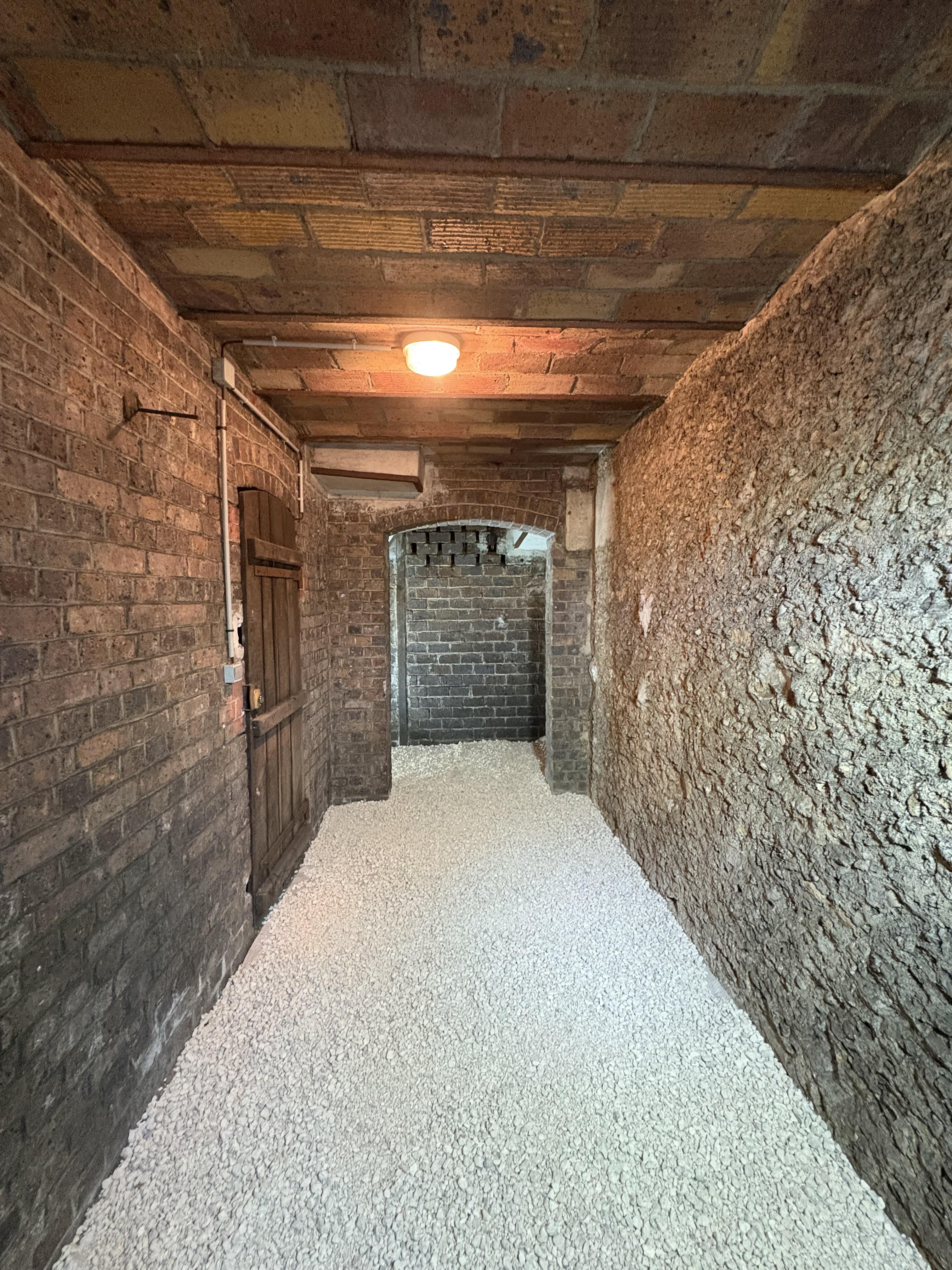 Grande cave saine et sèche de 12 m²