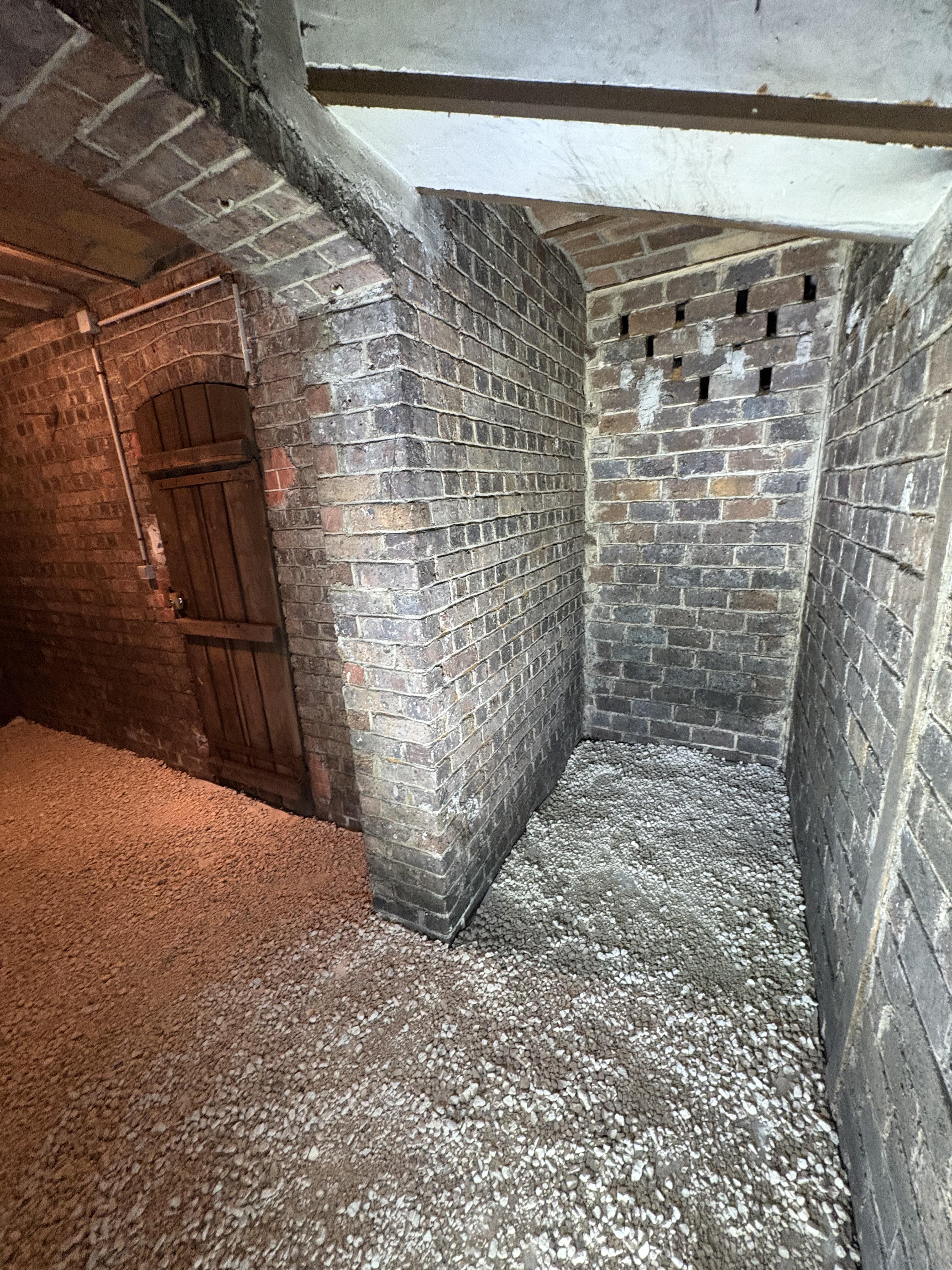 Grande cave saine et sèche de 12 m²