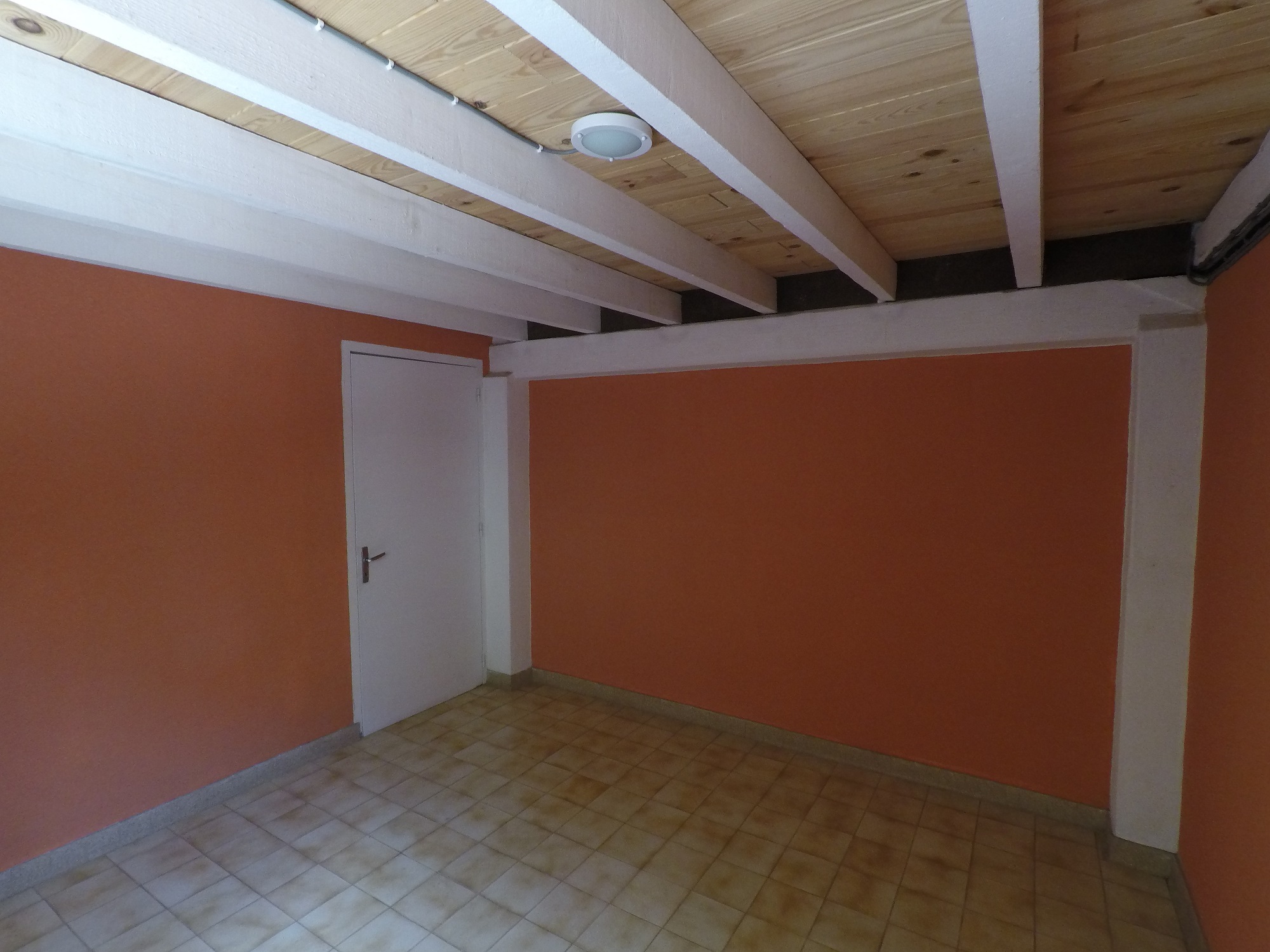 Stockage dans bureaux d'une ancienne conserverie