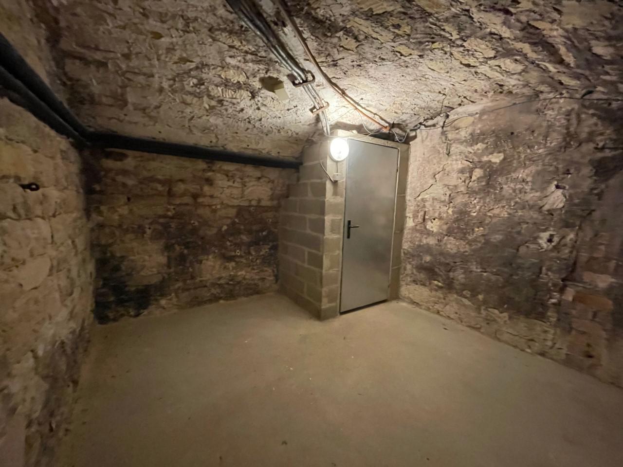 Cave de 12m² place des Ternes - Paris