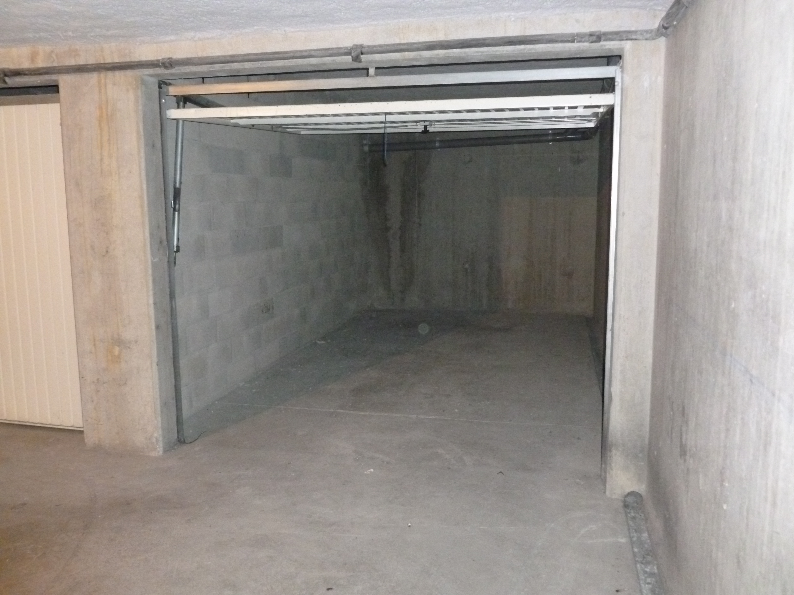 INTRA - Box fermé en location
