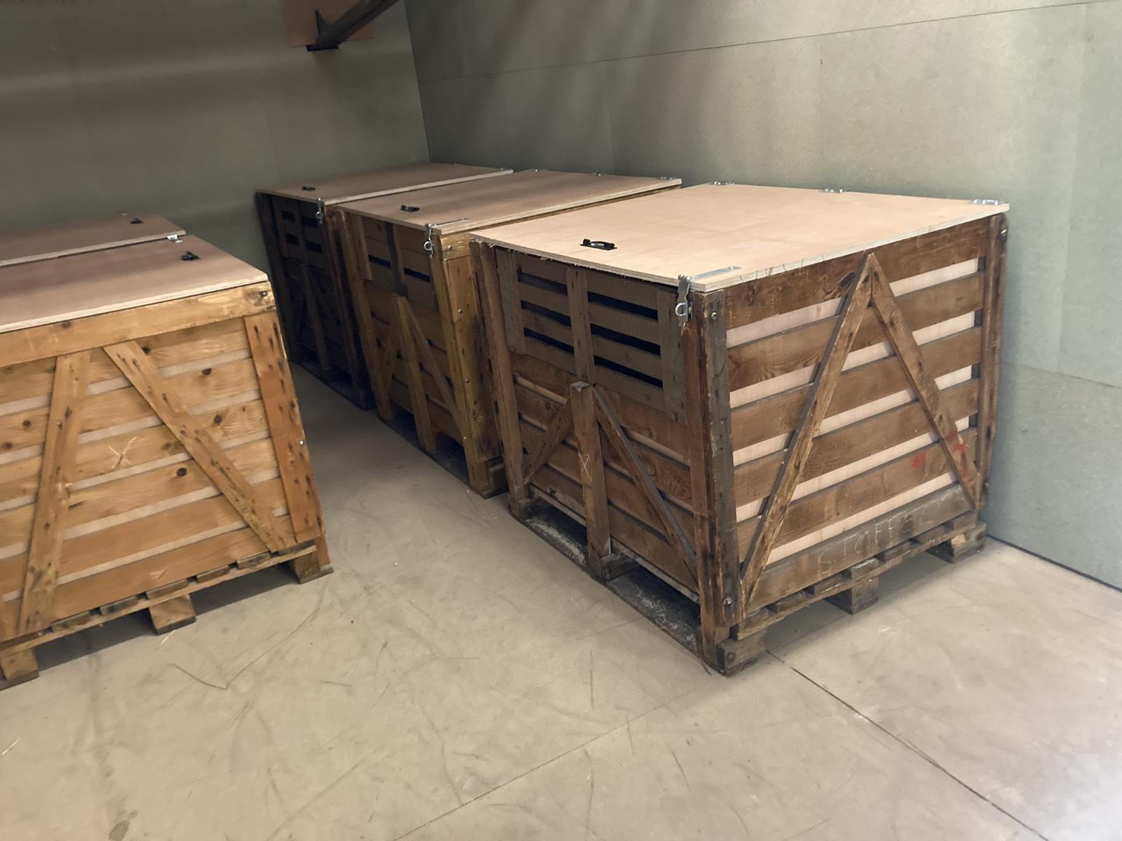 Garde Meubles, caisses fermées d'un métre cube
