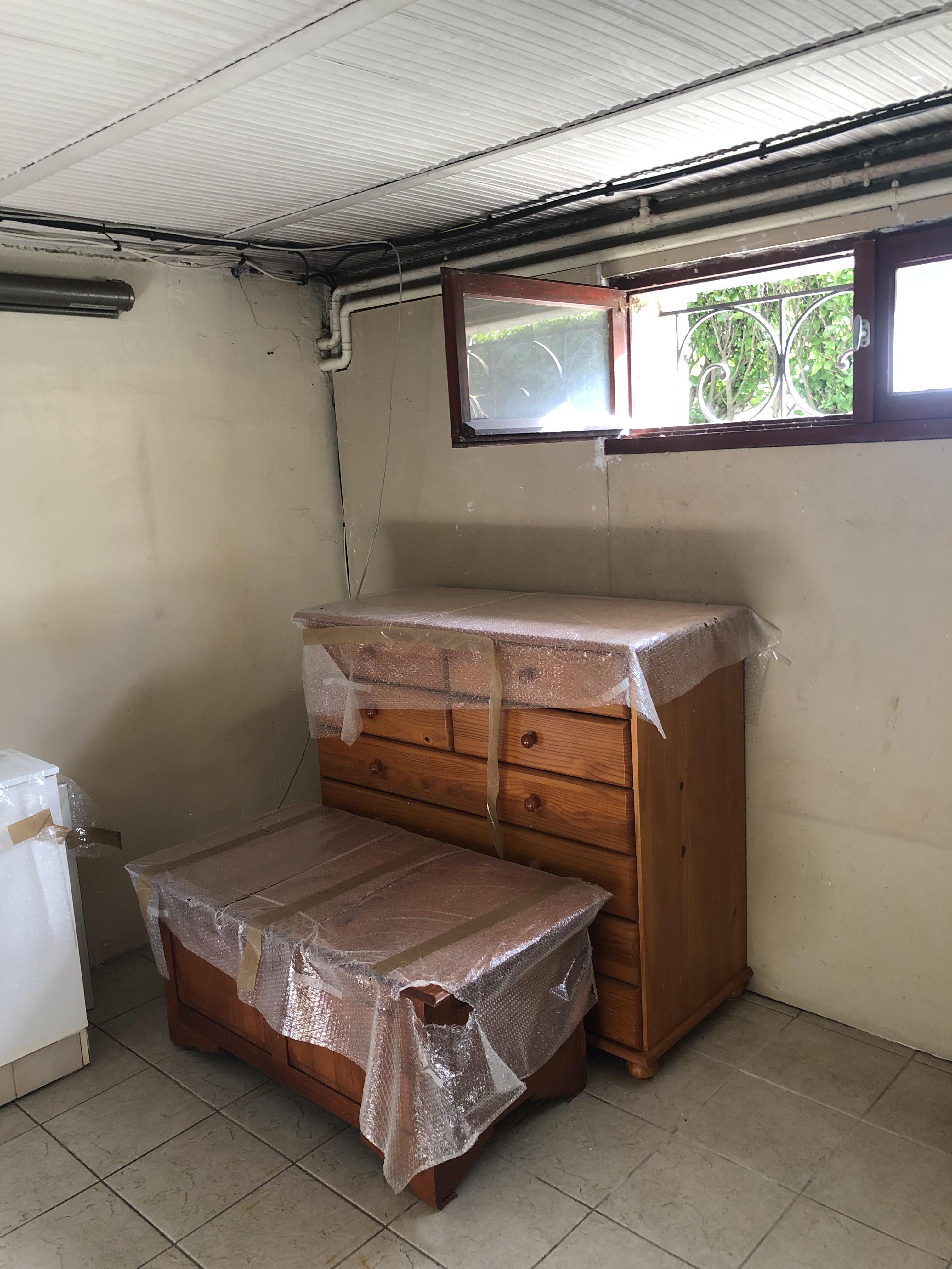 Pièce à louer pour stockage divers