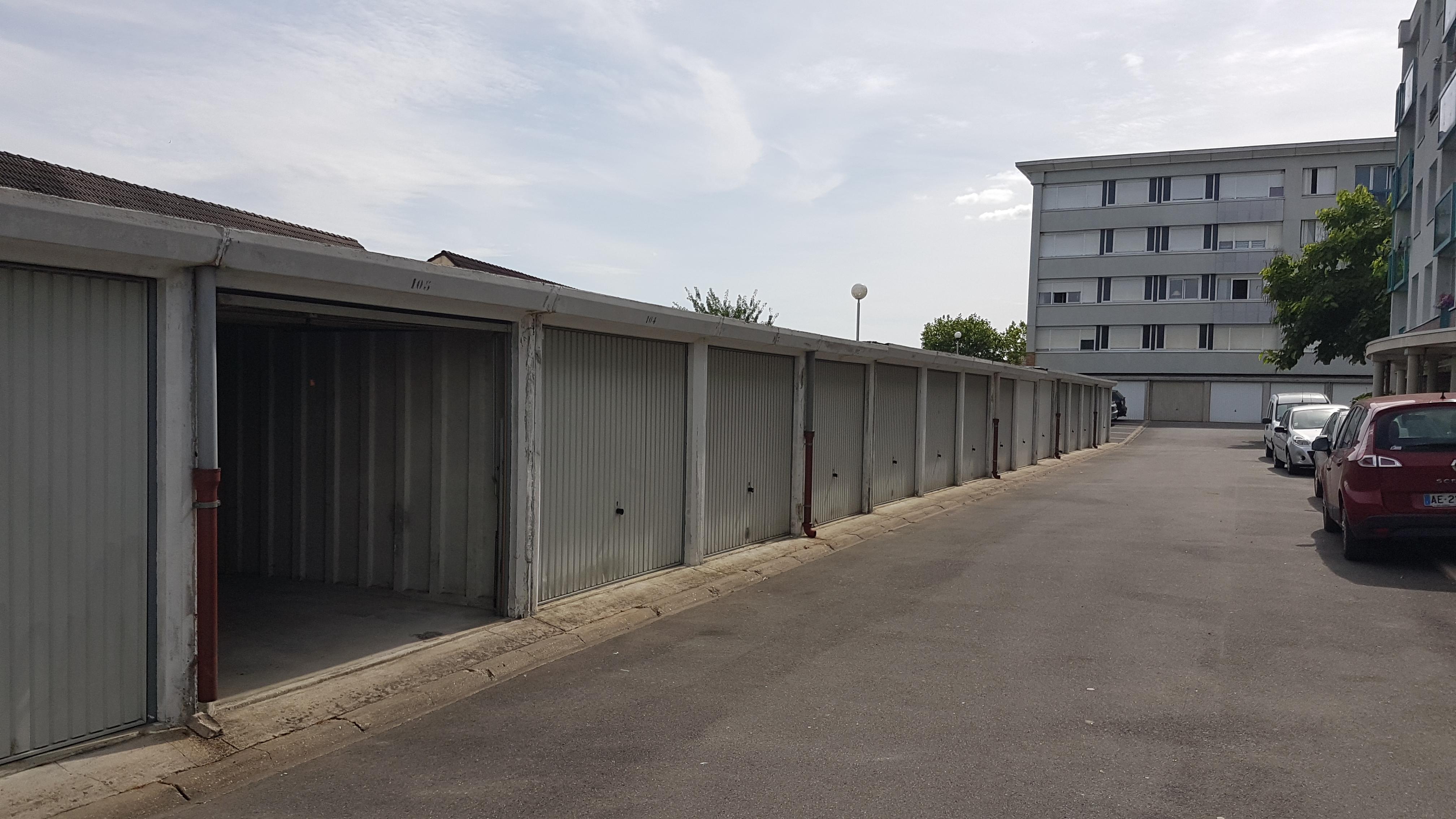 Location d'un espace de stockage à Breuillet