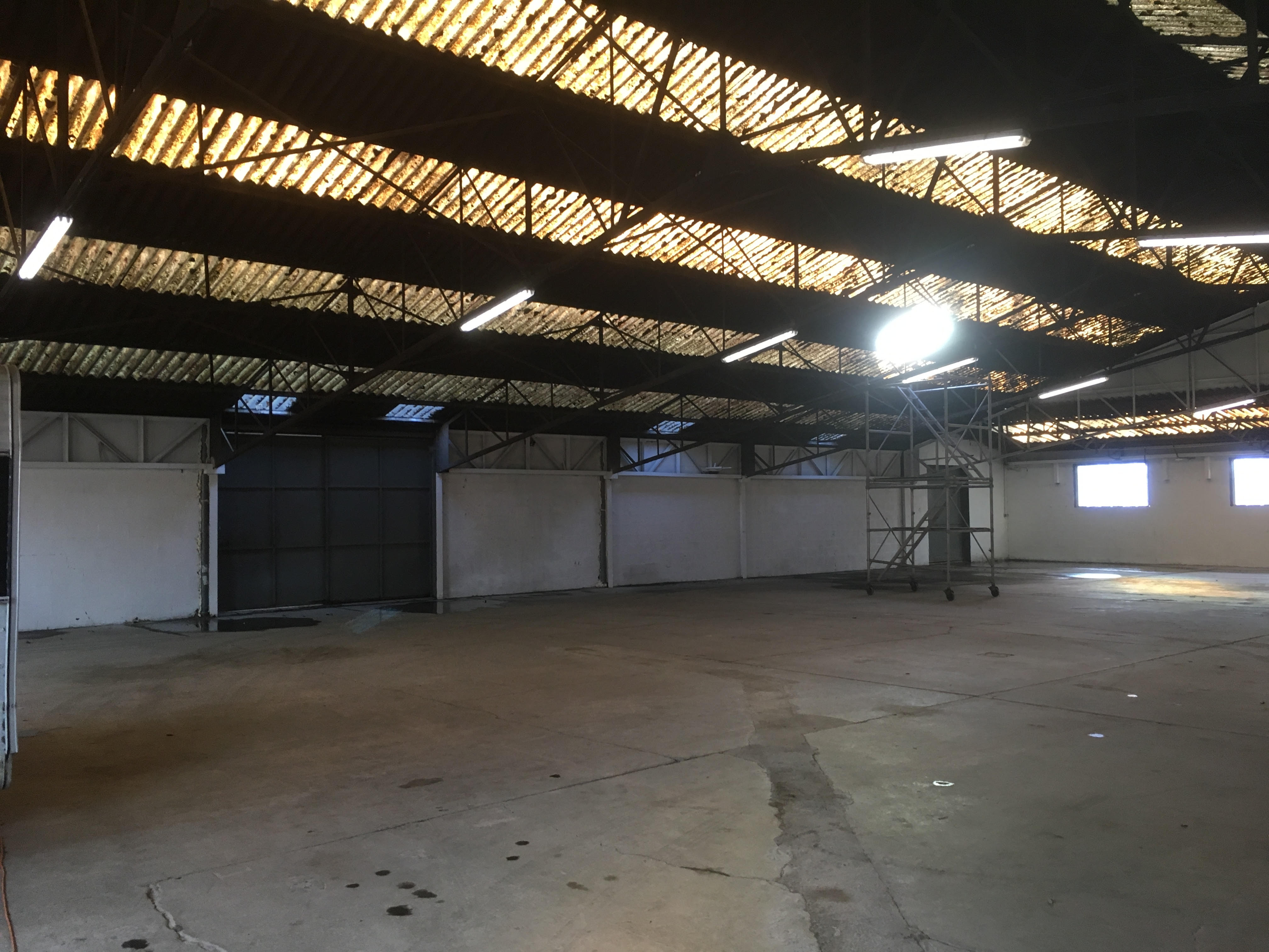 Location pour stockage dans hangar 400 m2 Nogent-le-Rotrou
