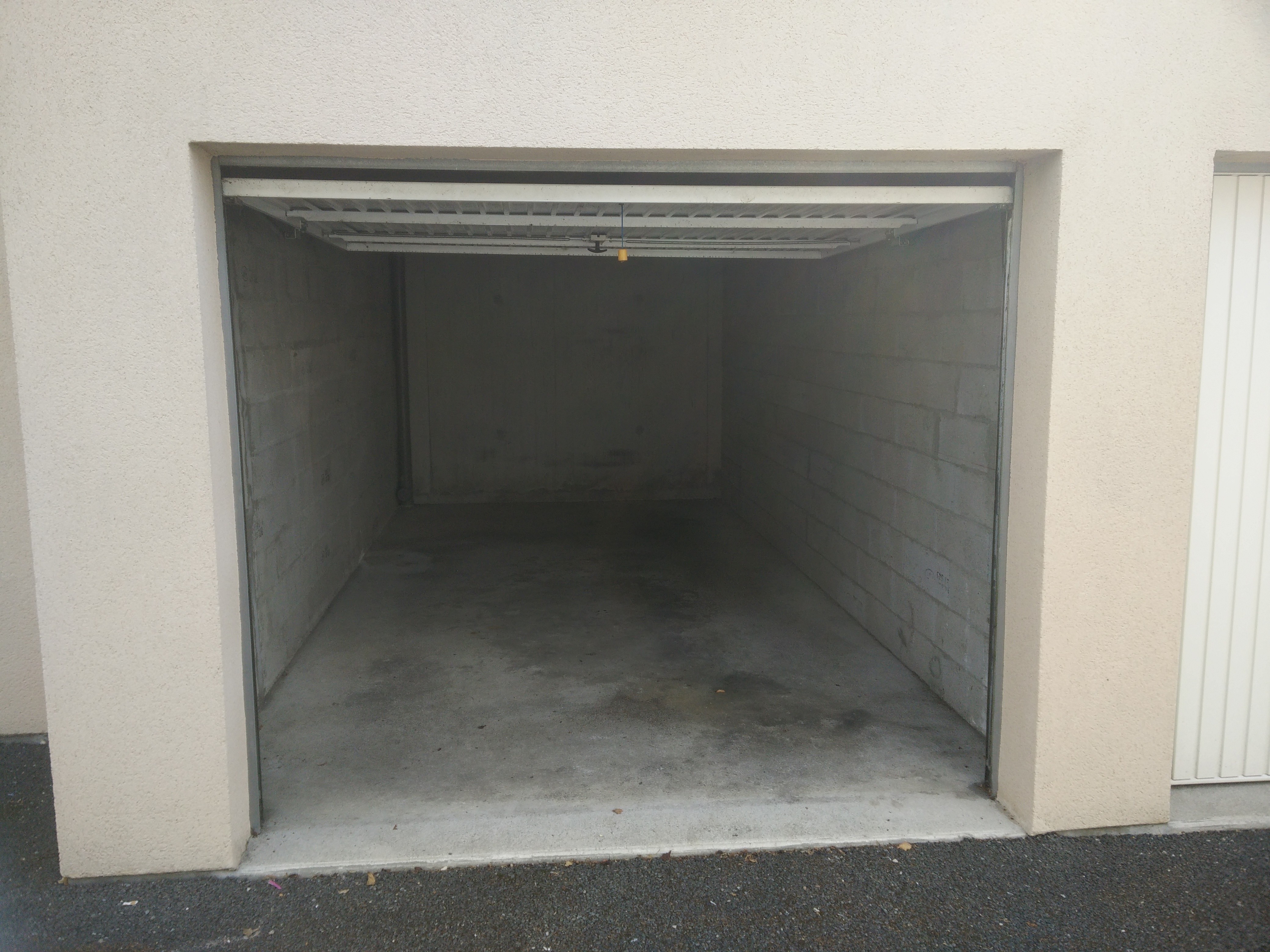 Garage de plein pied à louer proche de