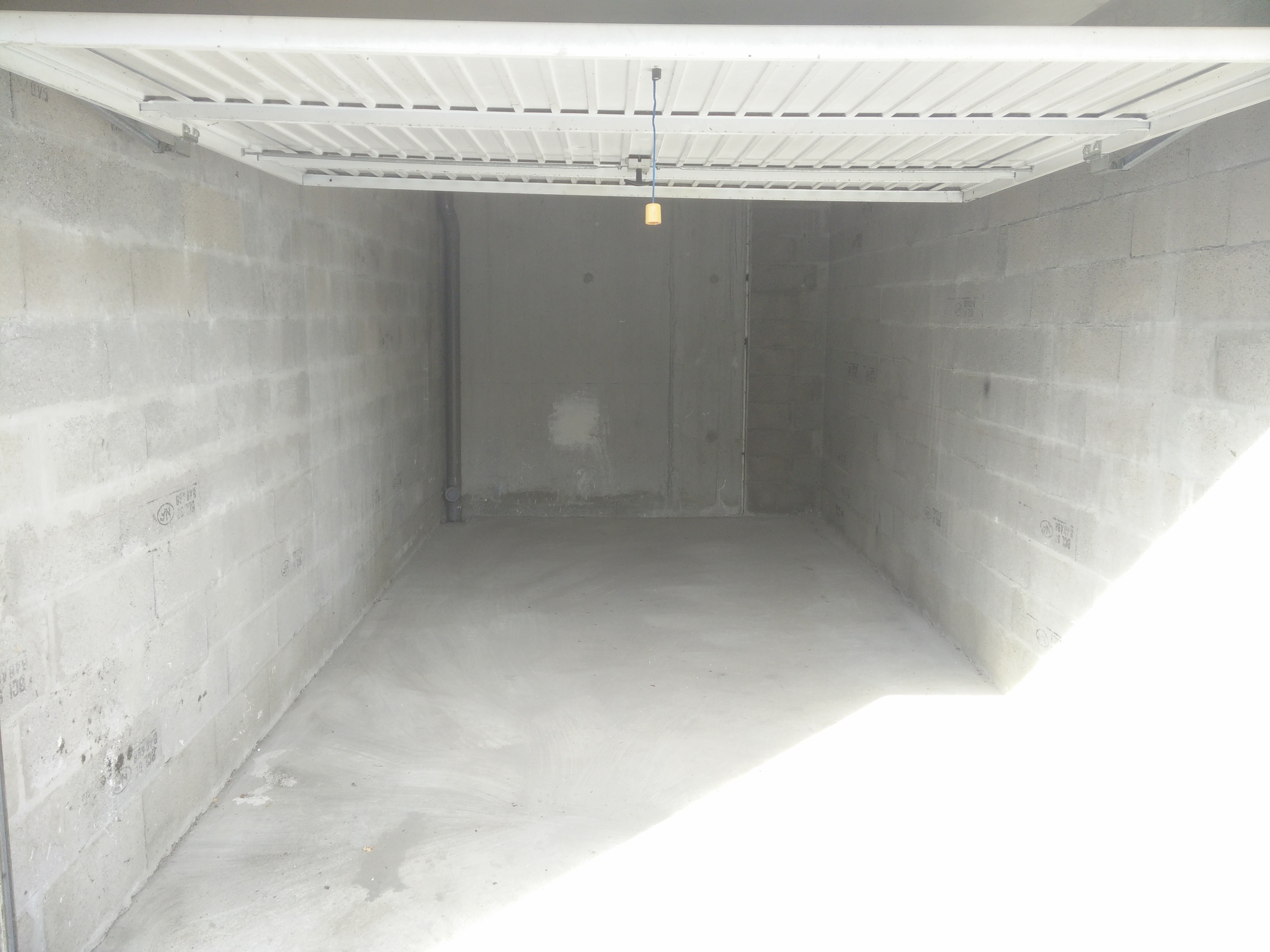 Garage fermé / Eysines / Proche de la
