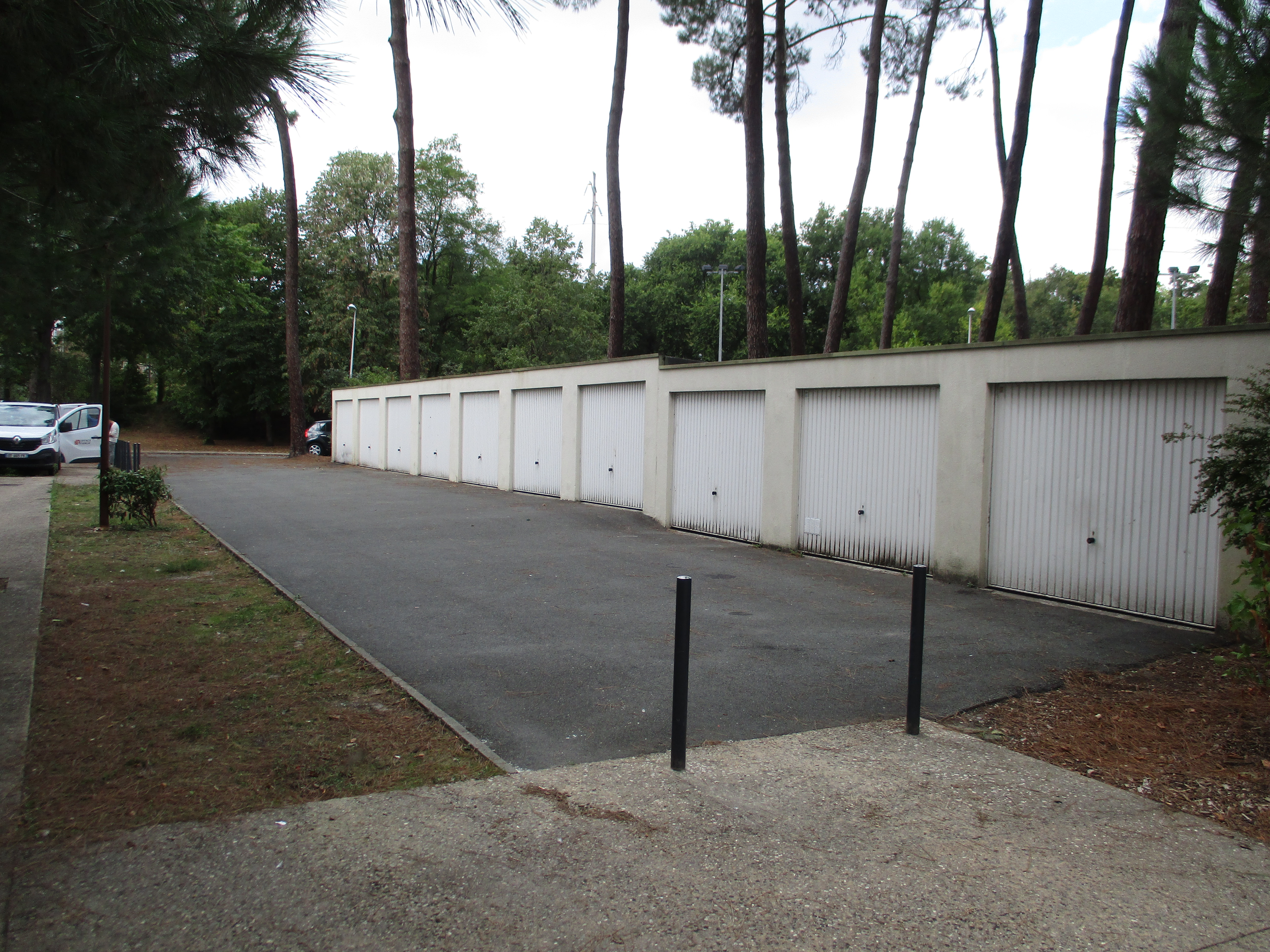 Garage à louer à Pessac, proche de Bordeaux