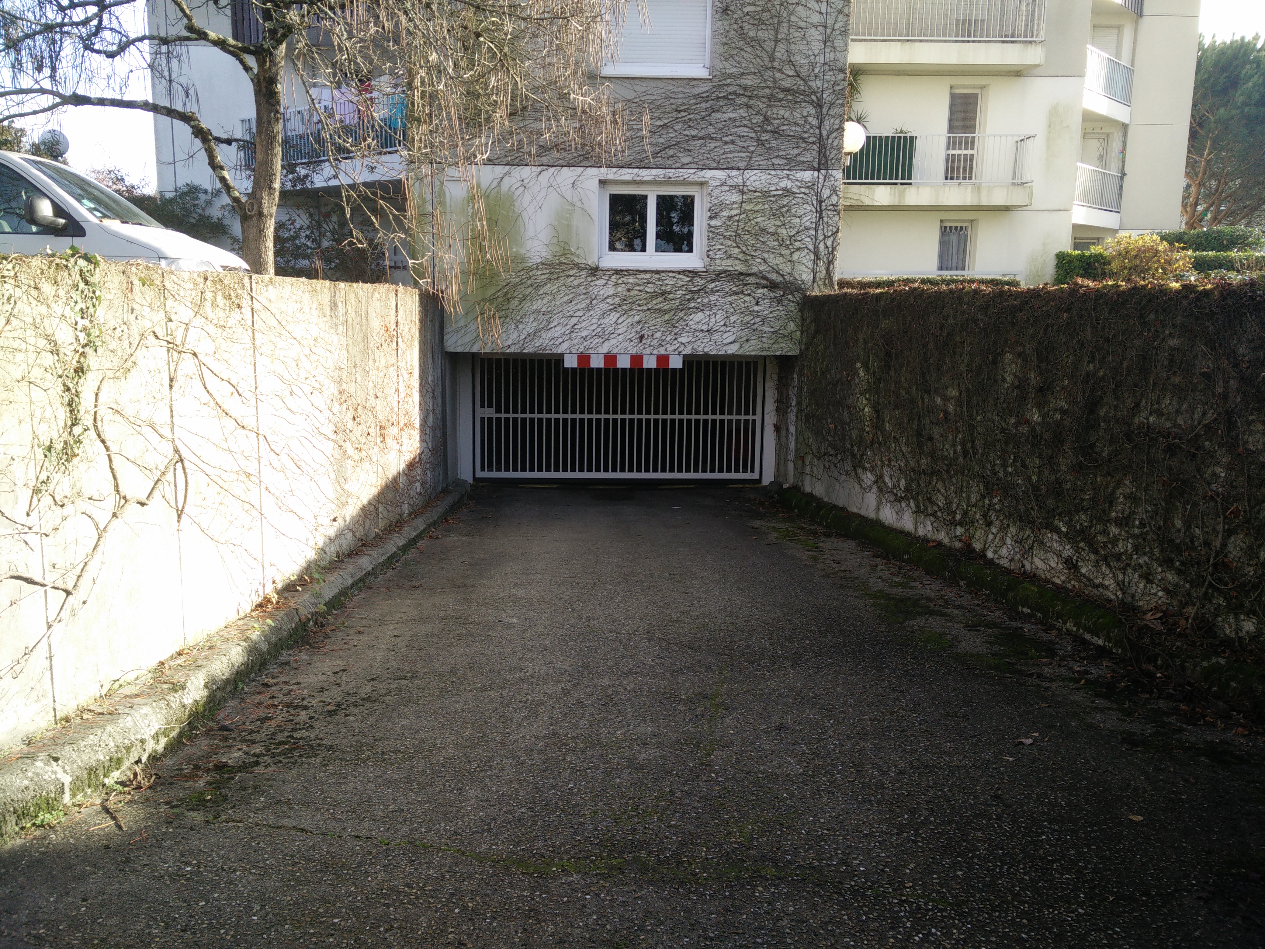 Loue grand garage à Mérignac