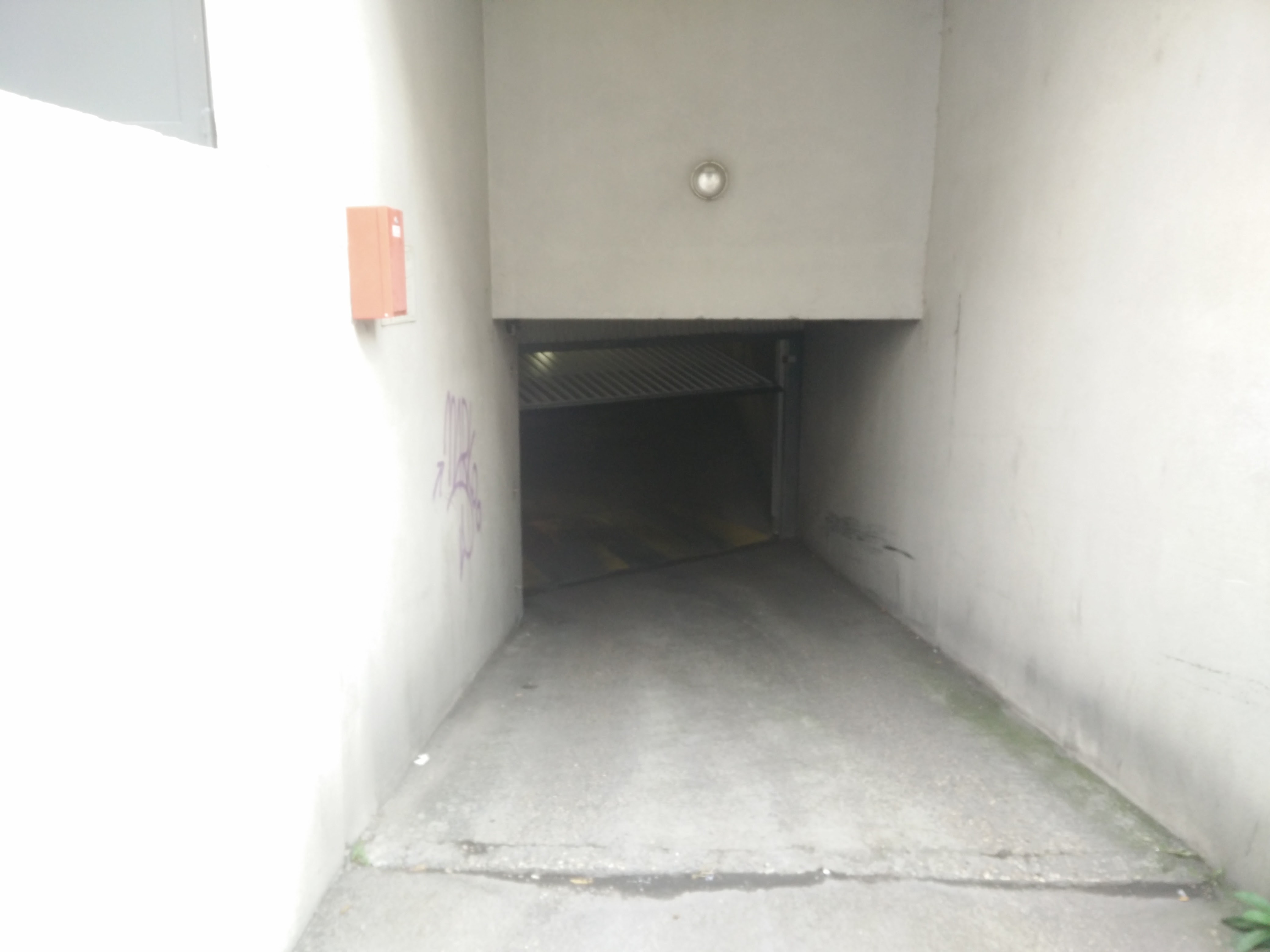 Garage en sous-sol de résidence sécurisé / Lyon