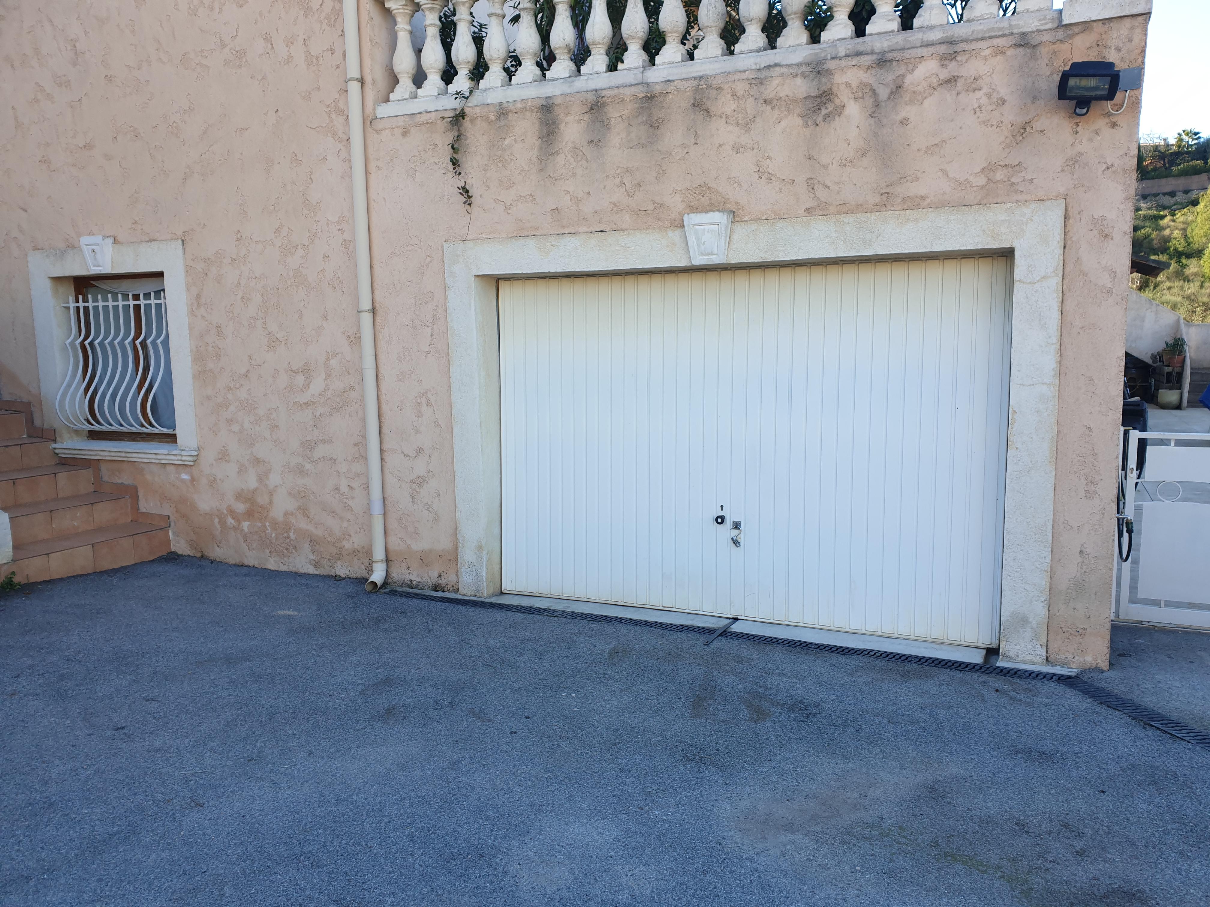 Location box / stockage / Garde meubles /