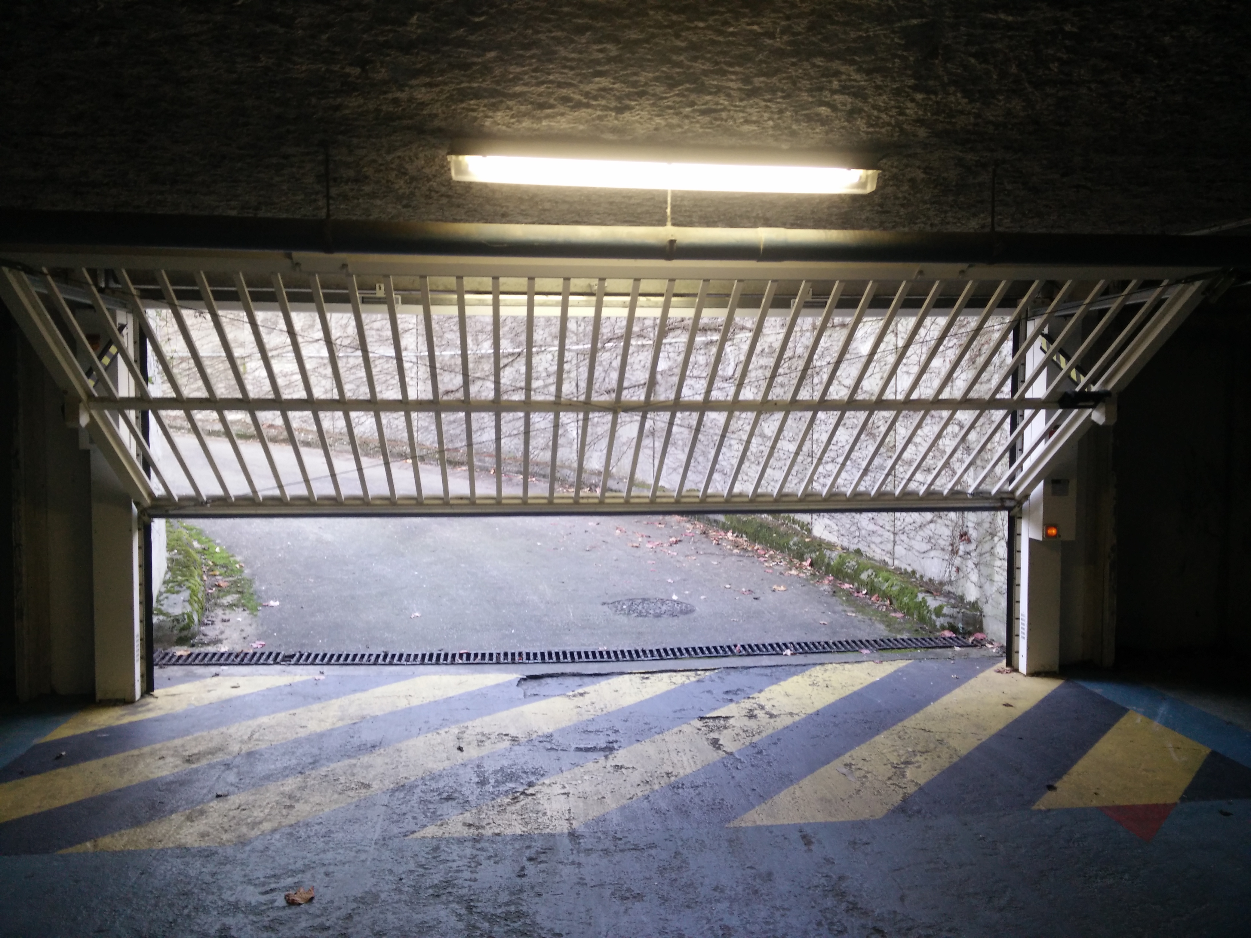 Garage boxé à louer