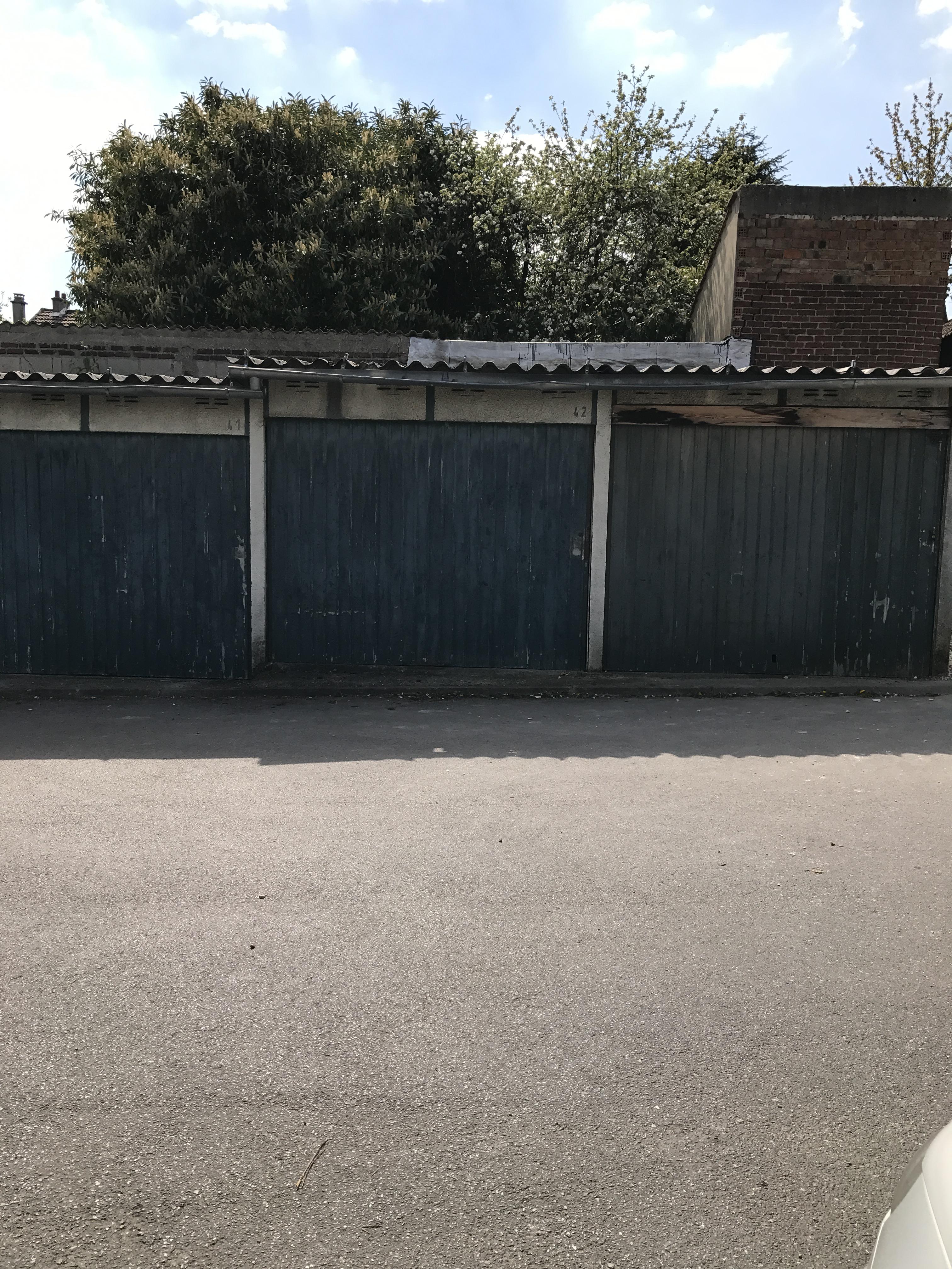 Loue Box extérieur de 13 m2 environ