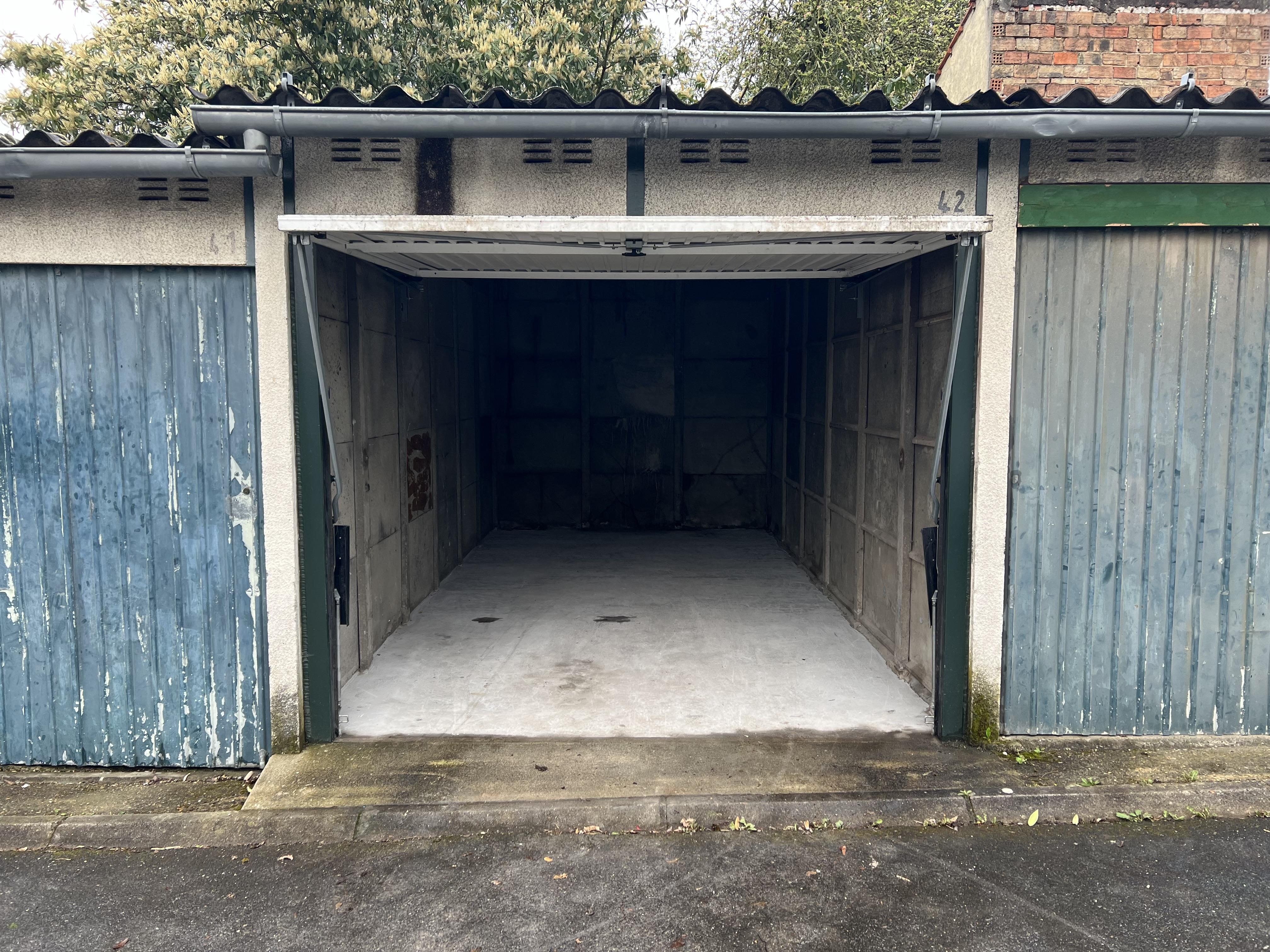 Loue Box extérieur de 13 m2 environ