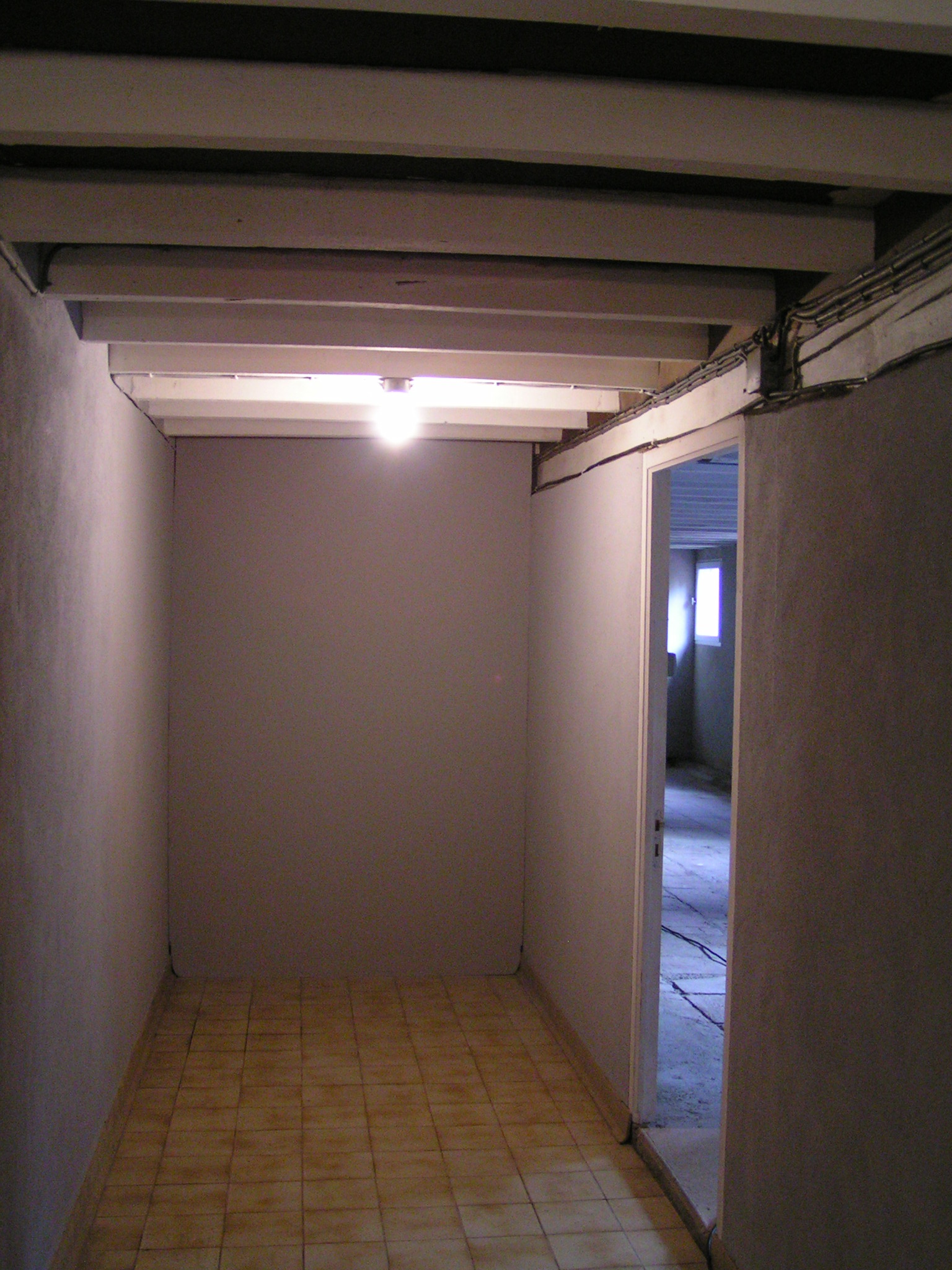 pièce dans local d'une ancienne conserverie