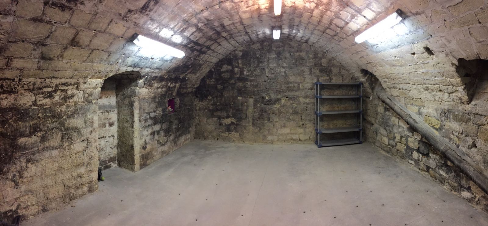 Cave de 30m2 métro Ternes, Paris 17