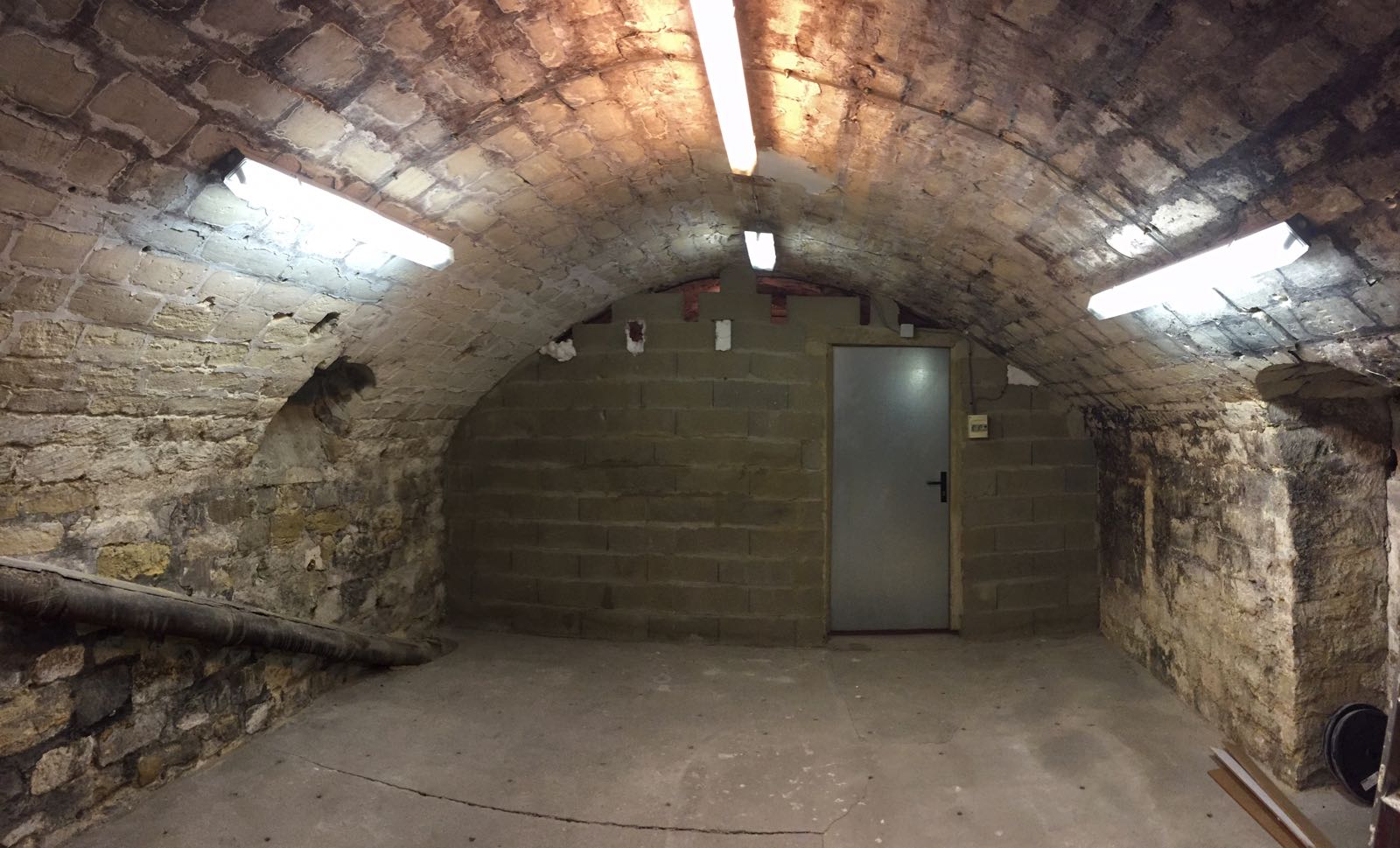 Cave de 30m2 métro Ternes, Paris 17