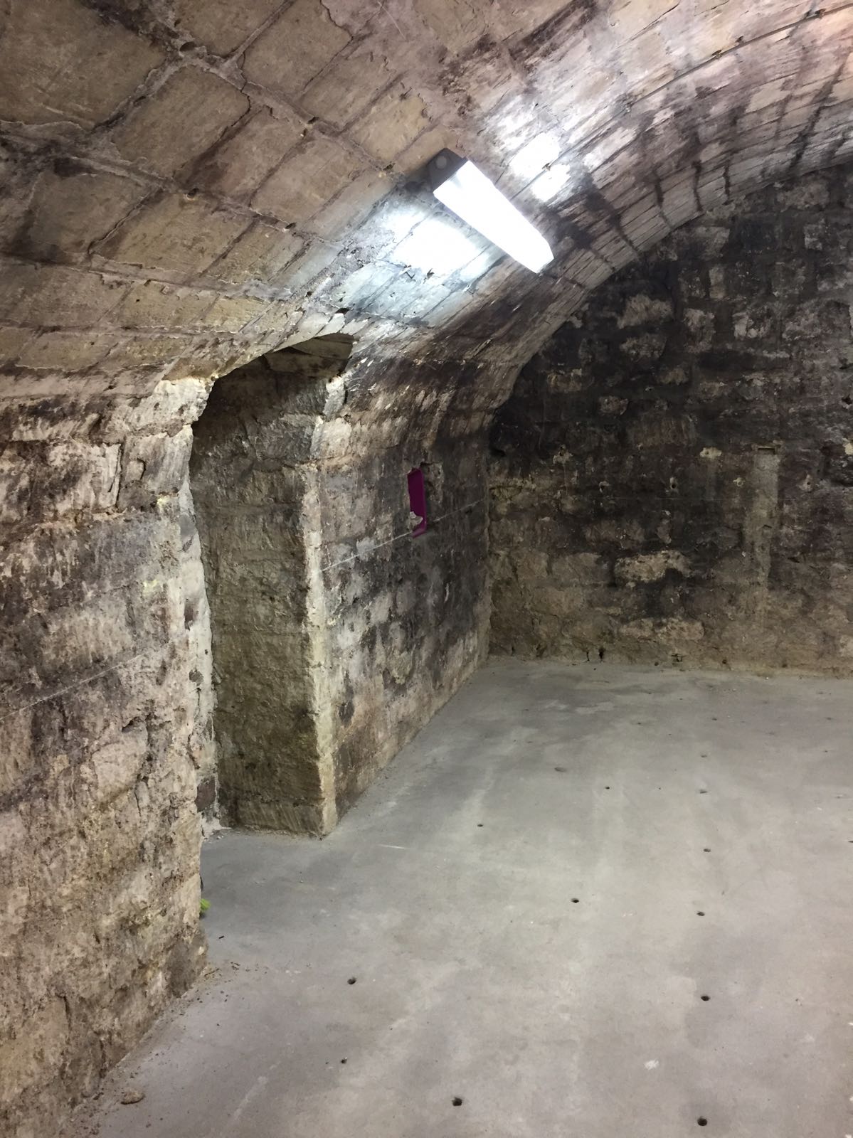 Cave de 30m2 métro Ternes, Paris 17